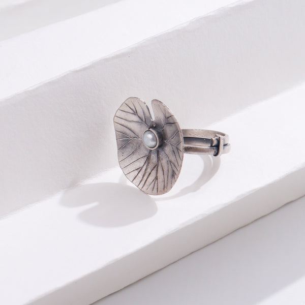 Silver flower ring with pearl center