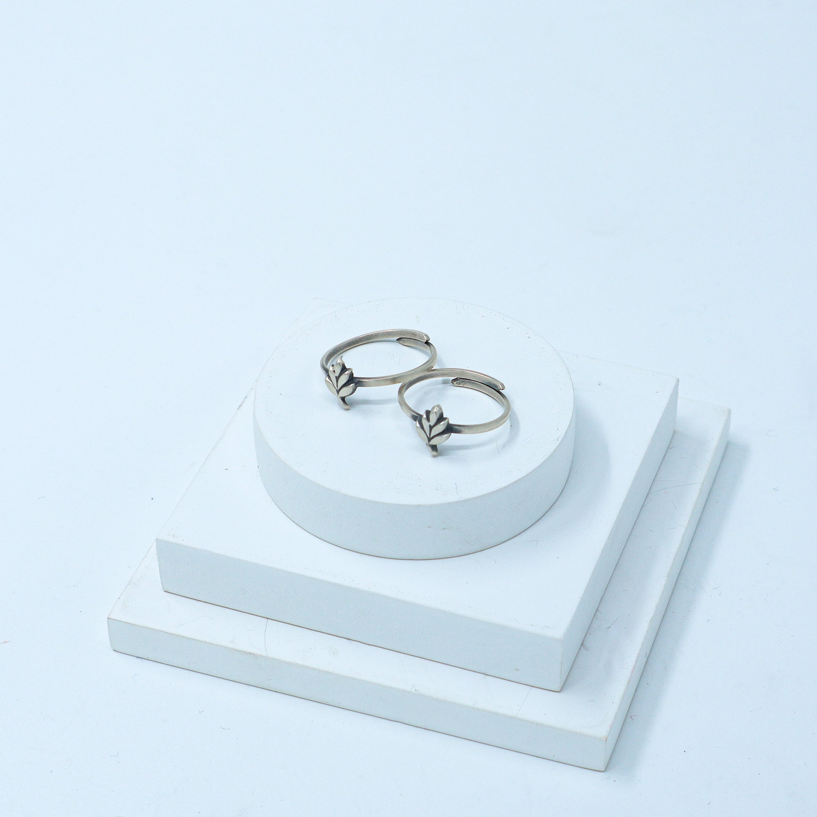 Silver Adjustable Toe ring (Leaf)