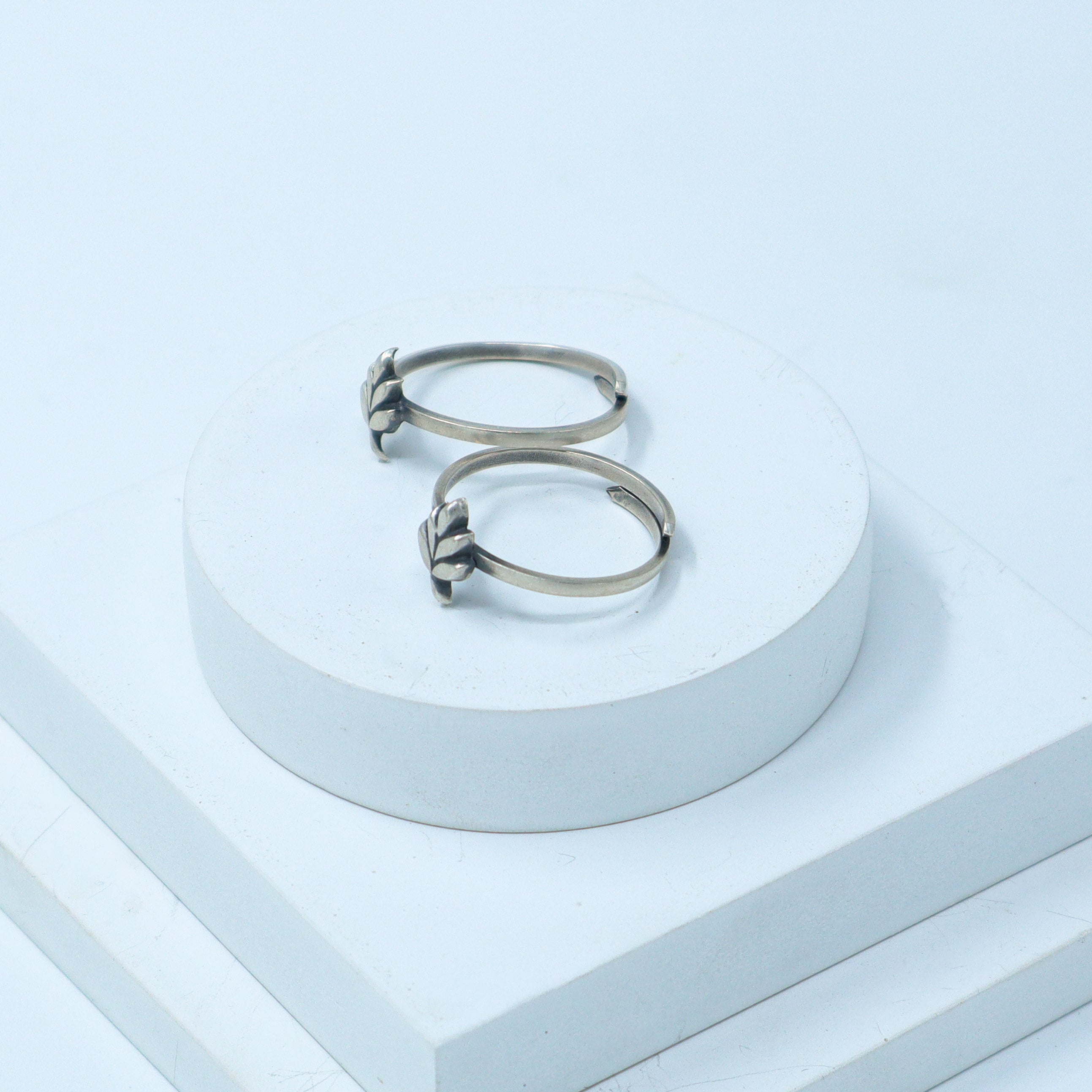 Silver Adjustable Toe ring (Leaf)