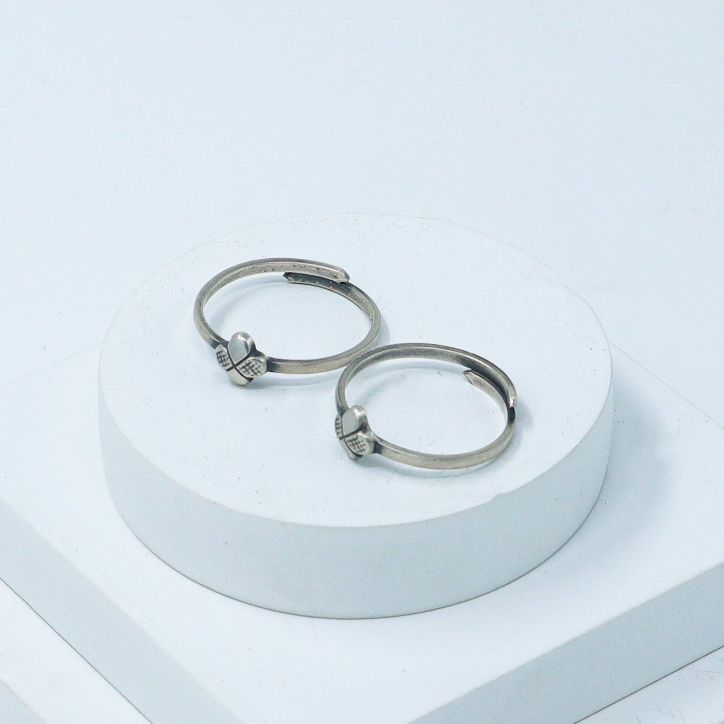 Silver Adjustable Toe ring (Textured 4-petaled flower)