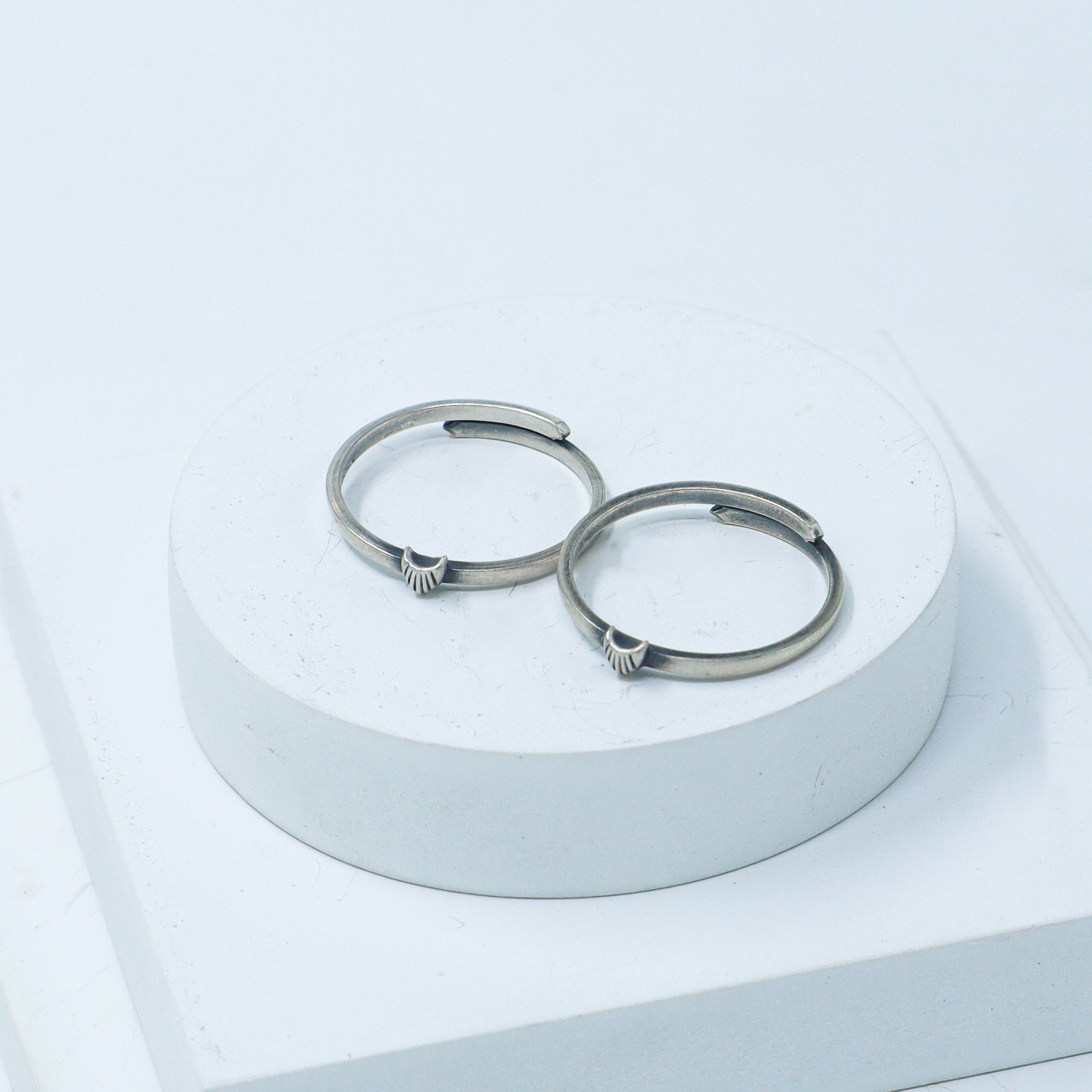 Tiny Silver Adjustable Toe ring (Abstract)