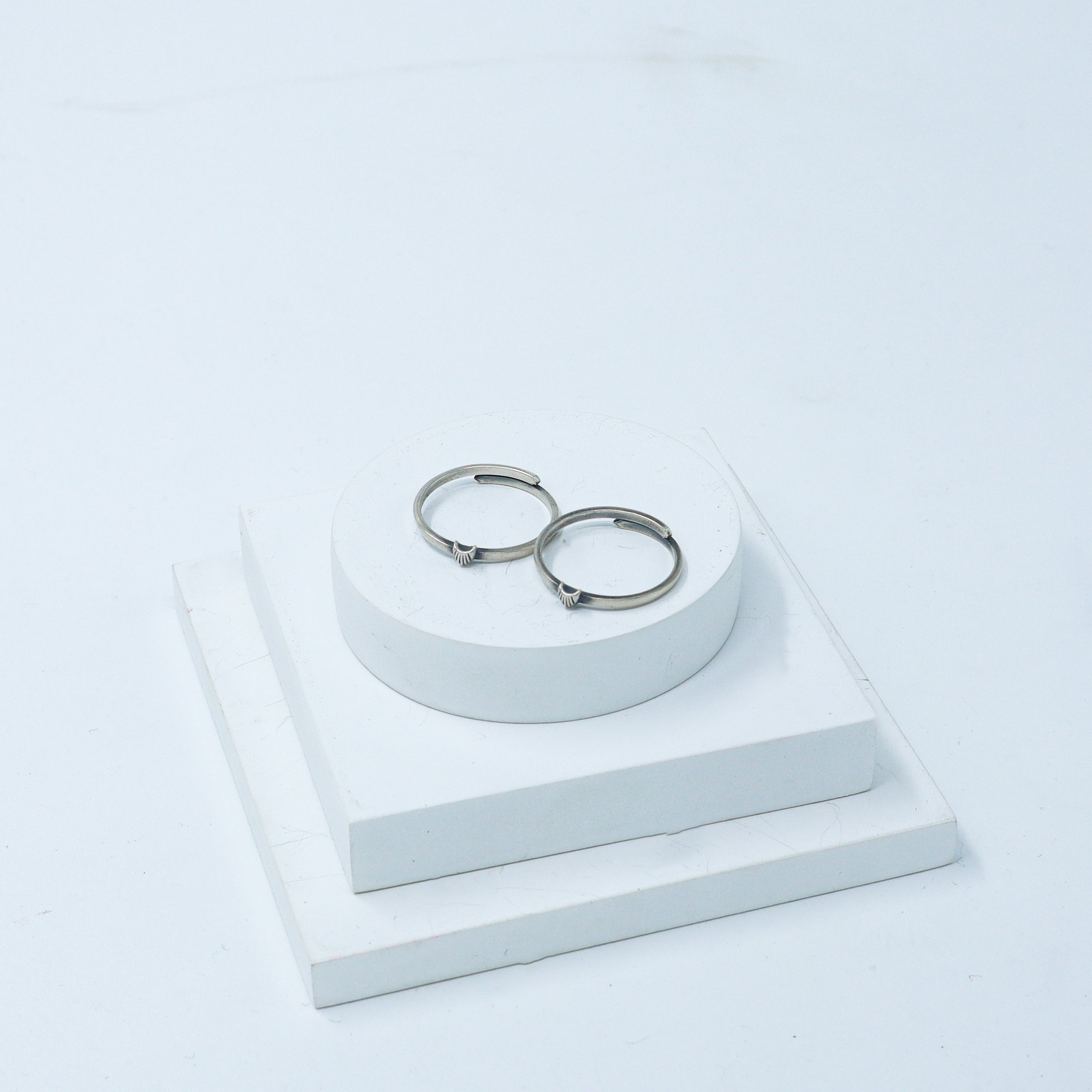 Tiny Silver Adjustable Toe ring (Abstract)