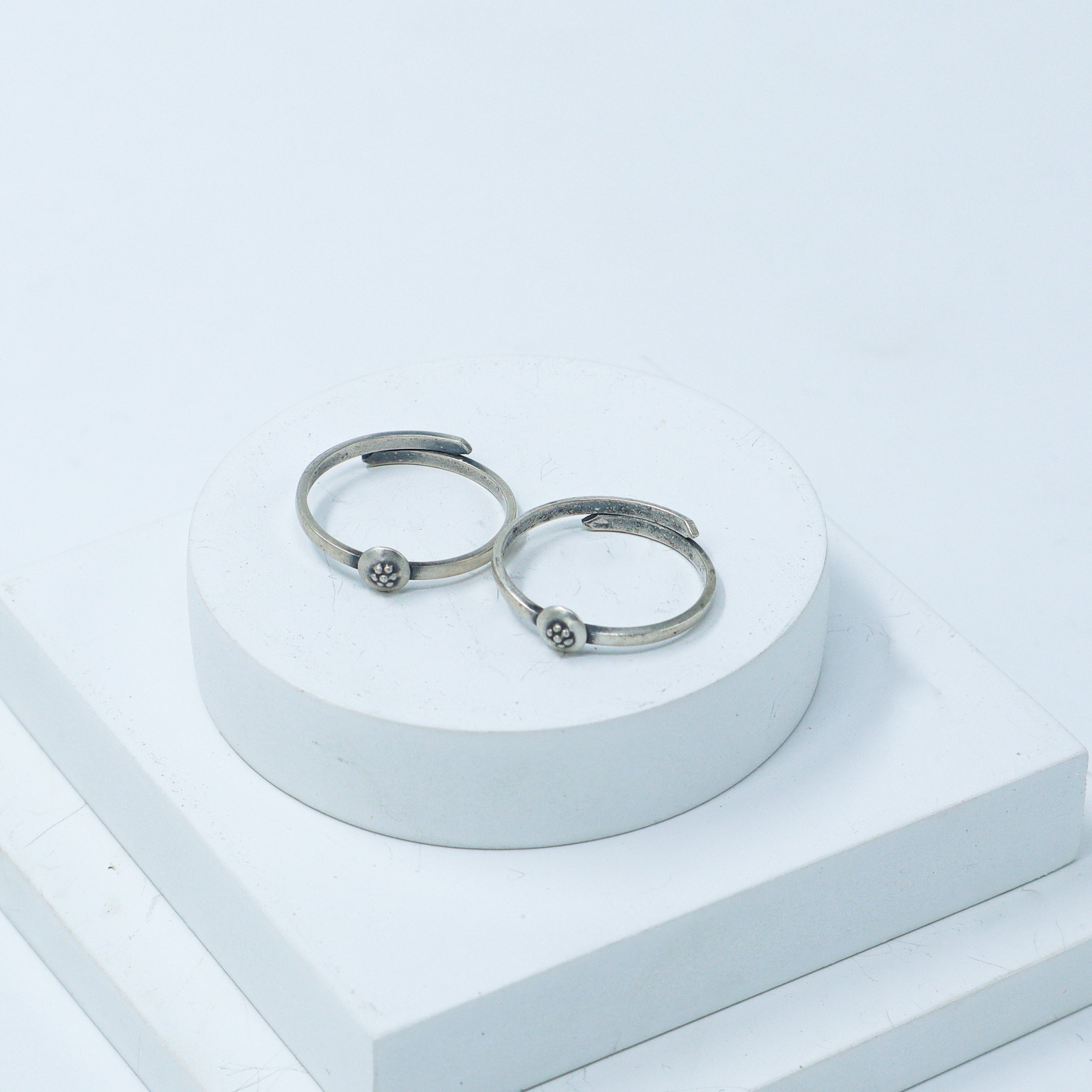 Tiny Silver Adjustable Toe ring (Dome Kudi)