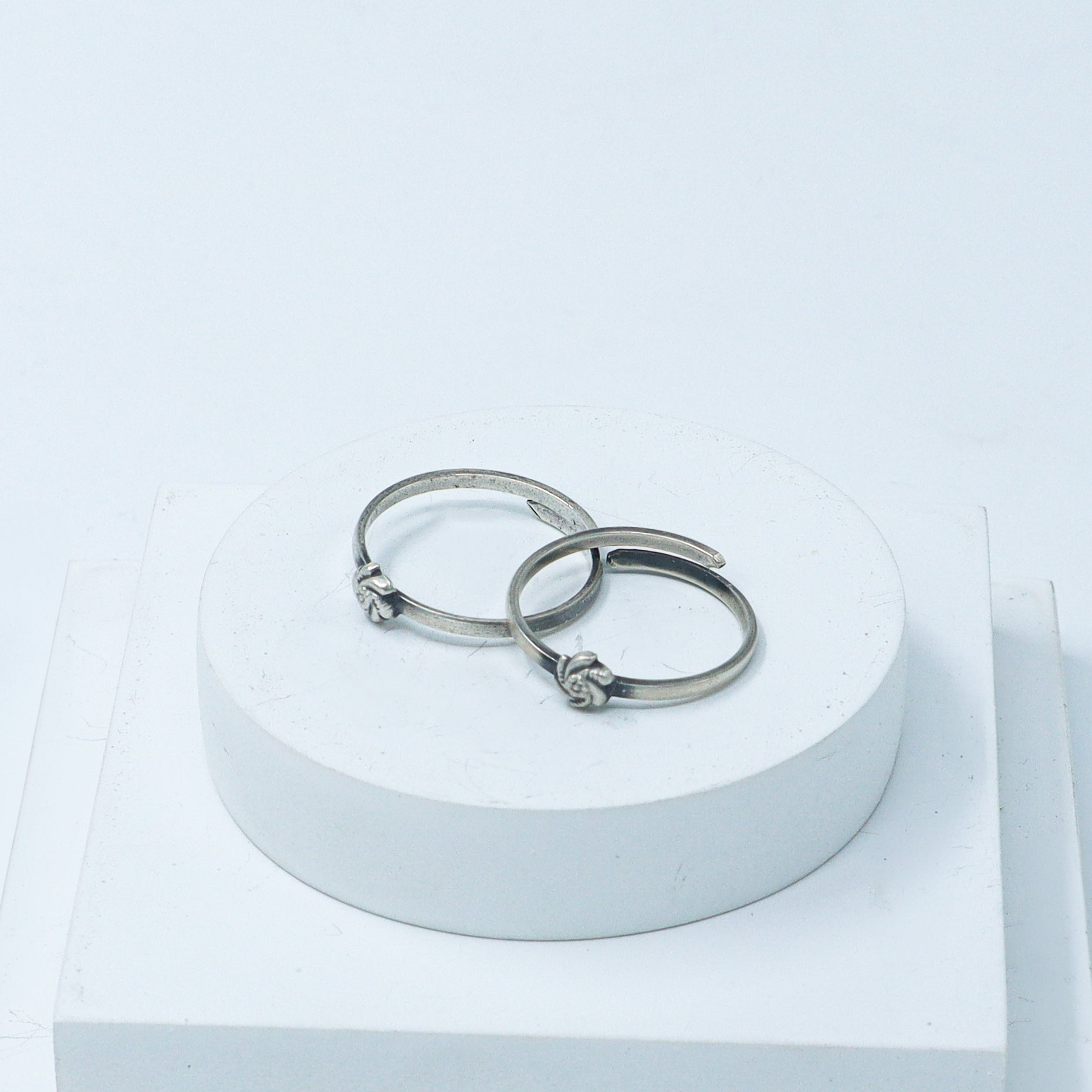 Tiny Silver Adjustable Toe ring (Spiral flower)