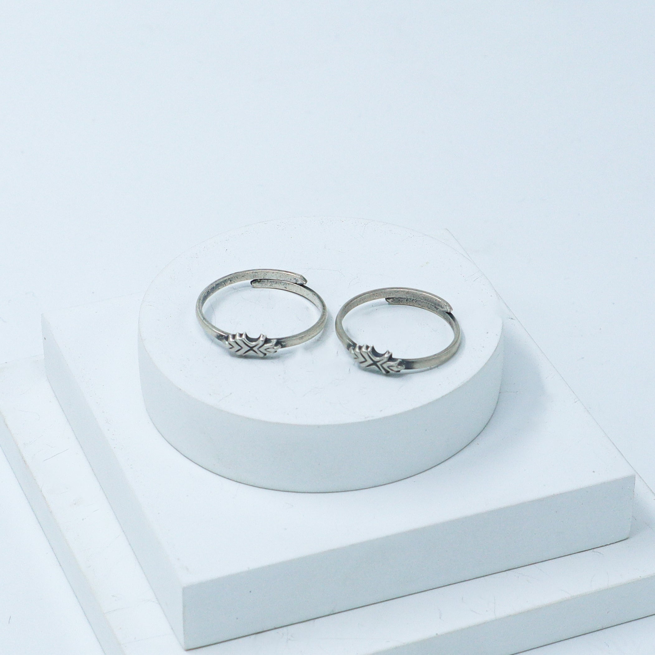 Silver Adjustable Toe ring (Nakshi pattern)