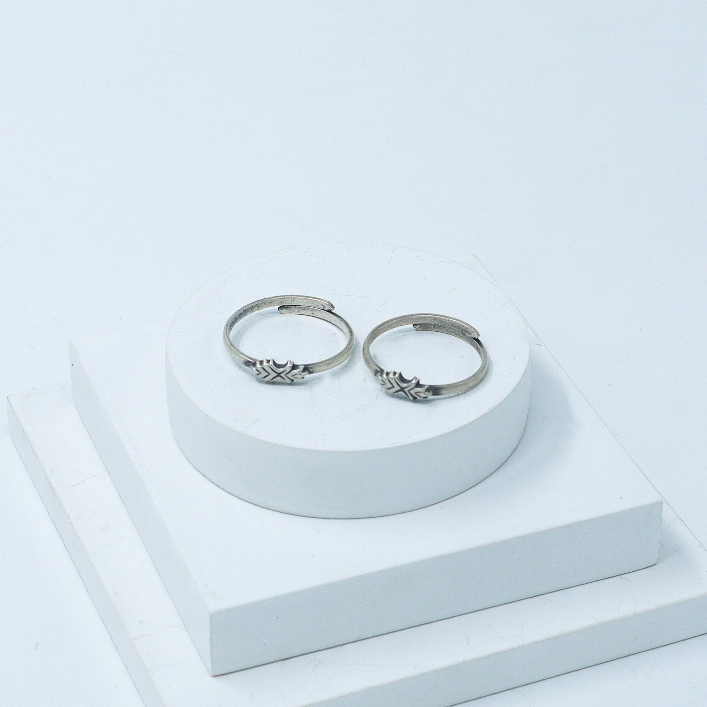 Silver Adjustable Toe ring (Nakshi pattern)