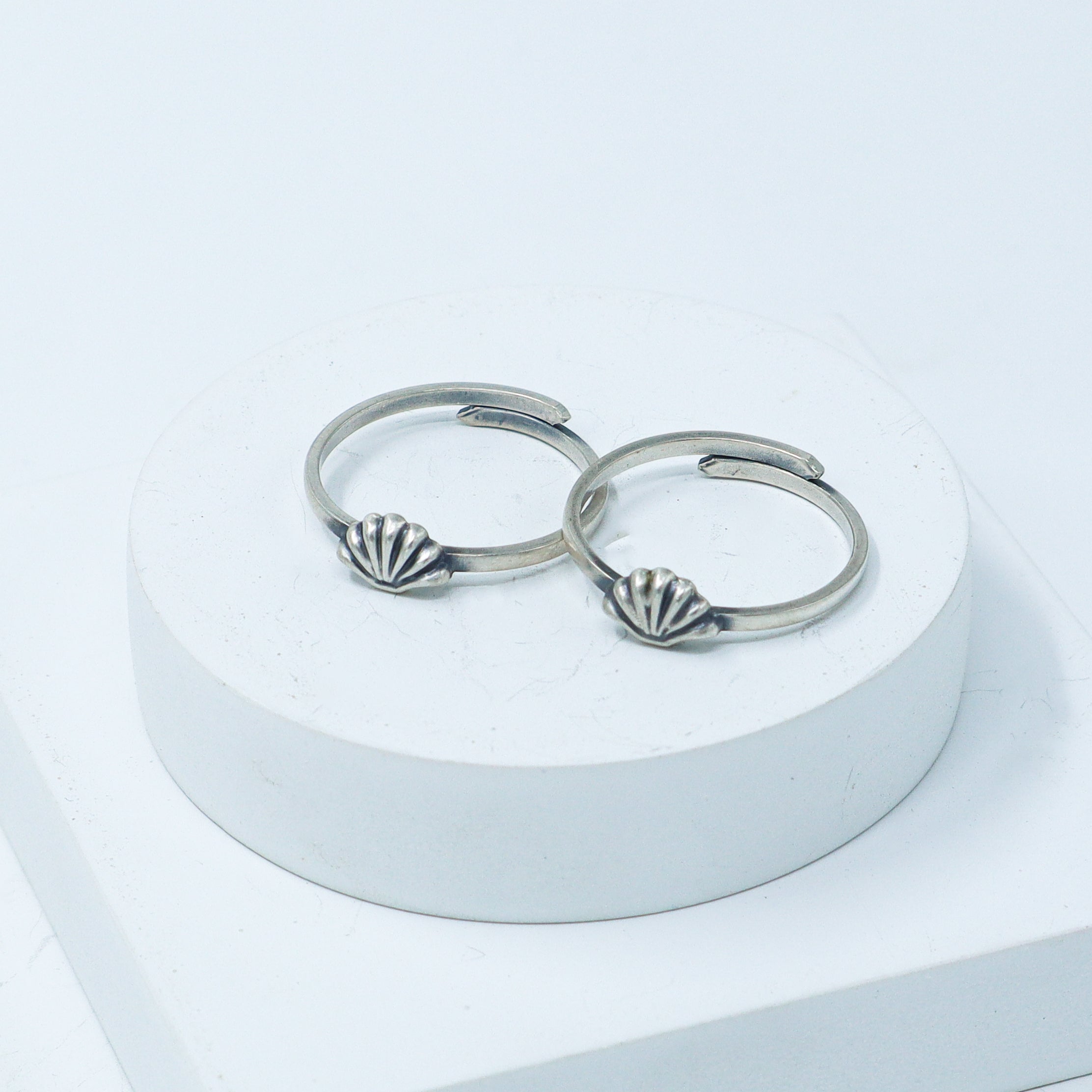 Silver Adjustable Toe ring (Shell)