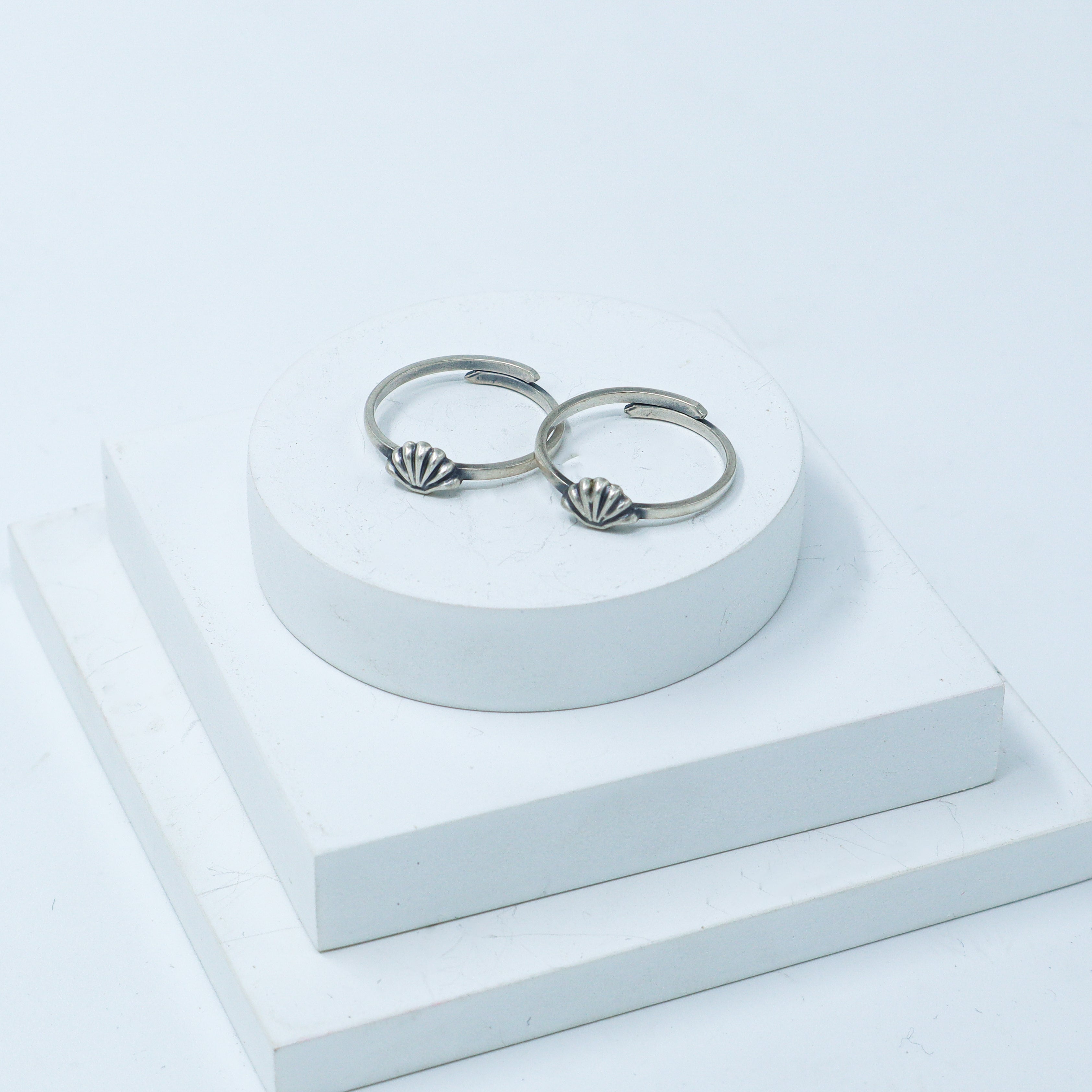 Silver Adjustable Toe ring (Shell)