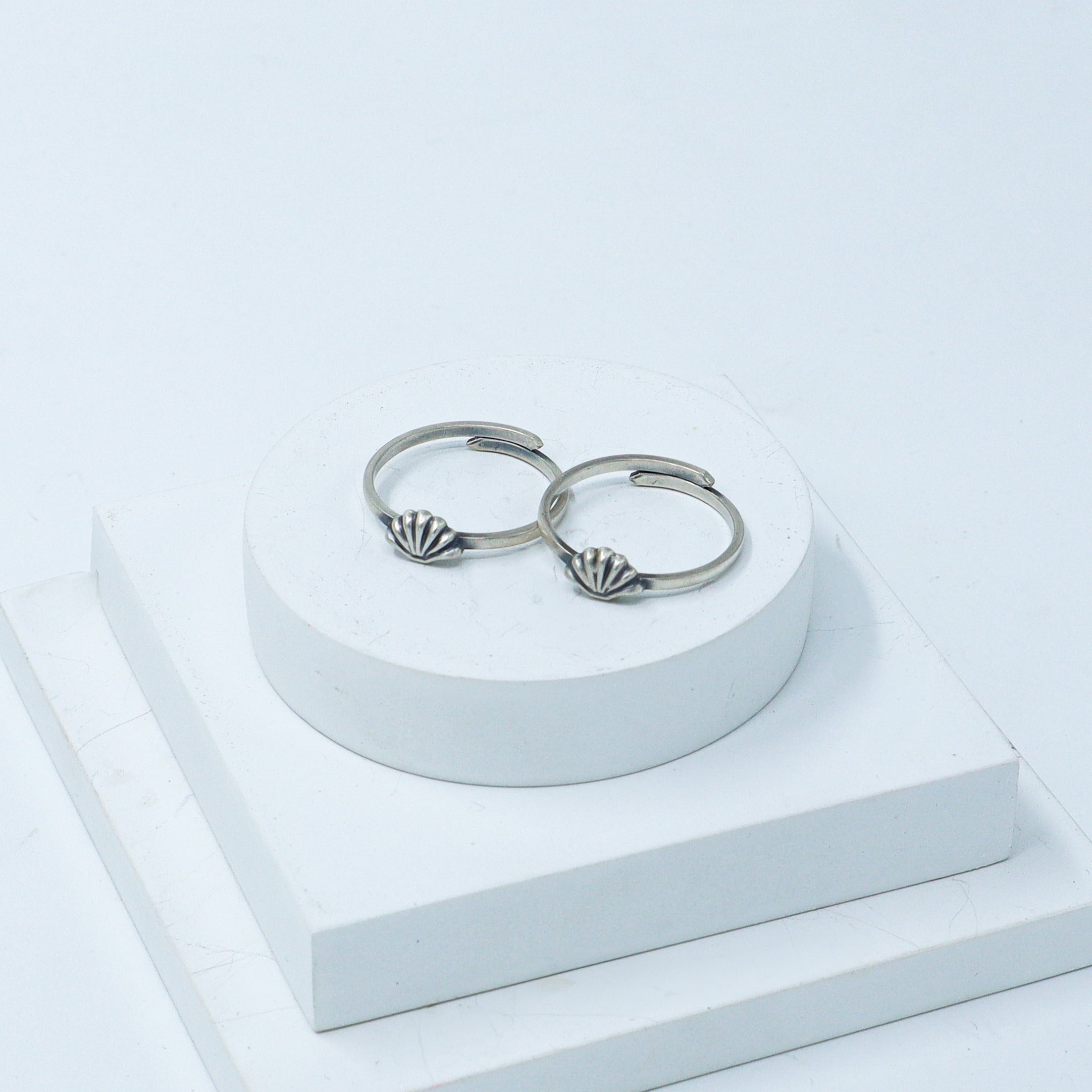 Silver Adjustable Toe ring (Shell)