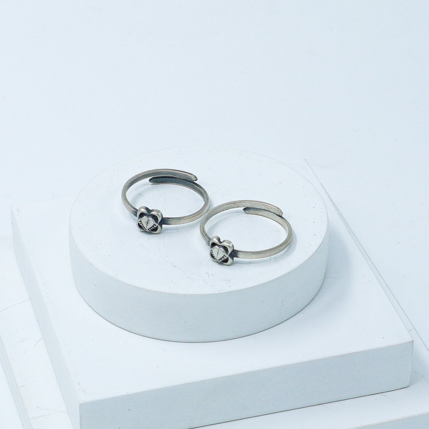 Tiny Silver Adjustable Toe ring (Clover)