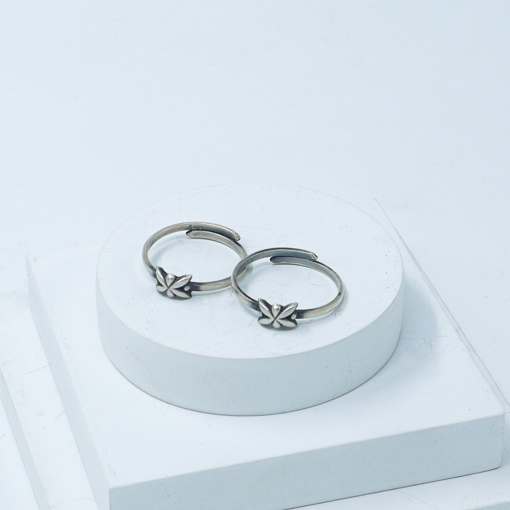 Silver Adjustable Toe ring (Star flower)