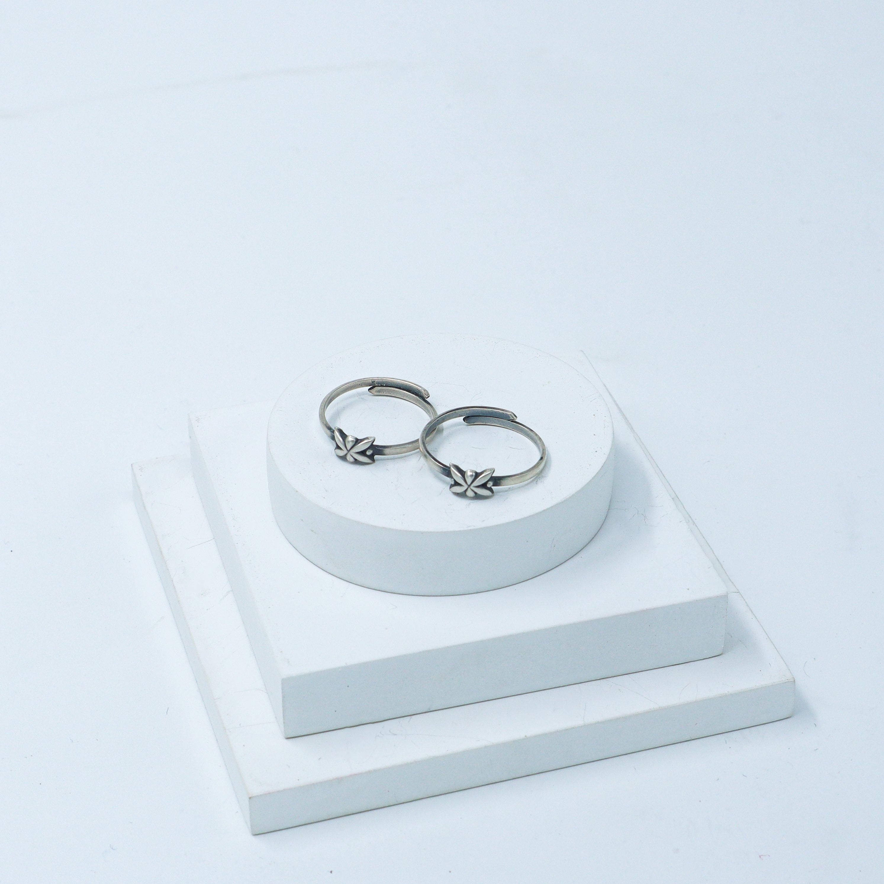 Silver Adjustable Toe ring (Star flower)
