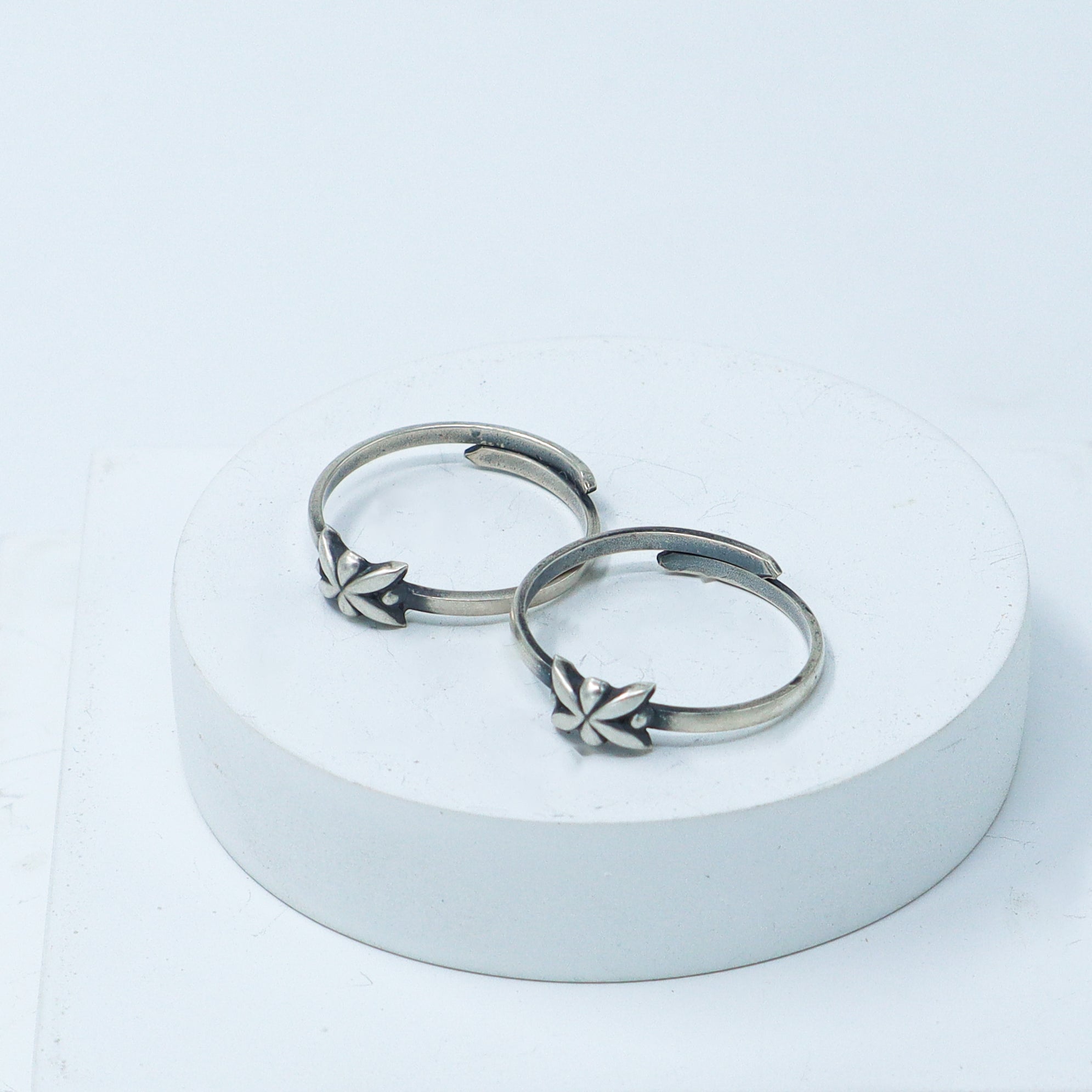 Silver Adjustable Toe ring (Star flower)