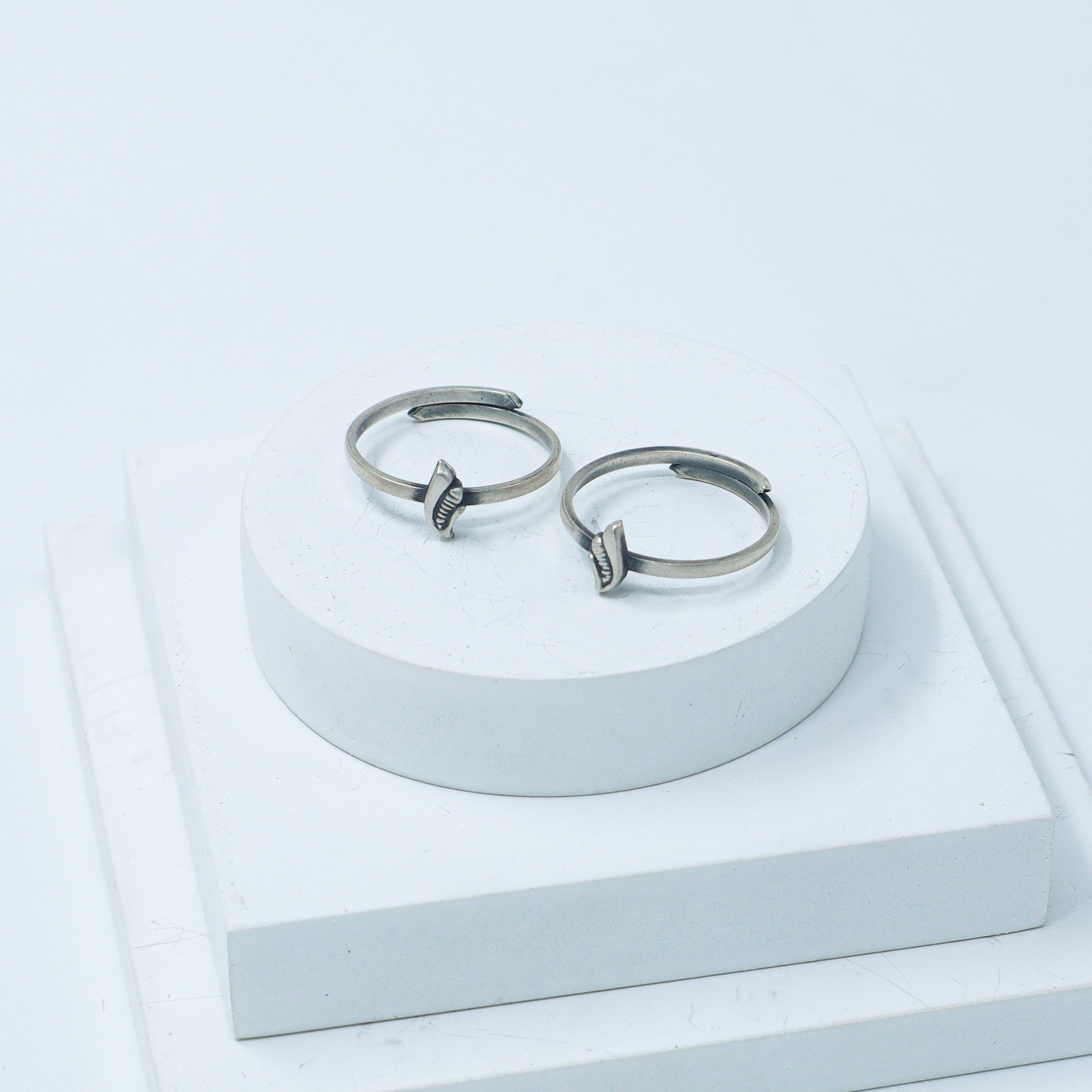 Tiny Silver Adjustable Toe ring (Feather)