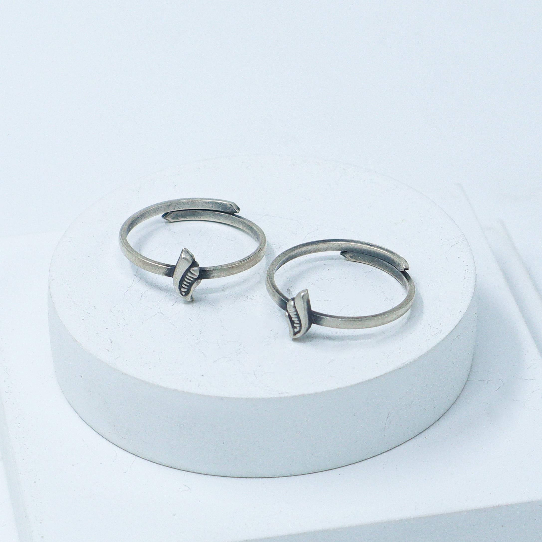 Tiny Silver Adjustable Toe ring (Feather)