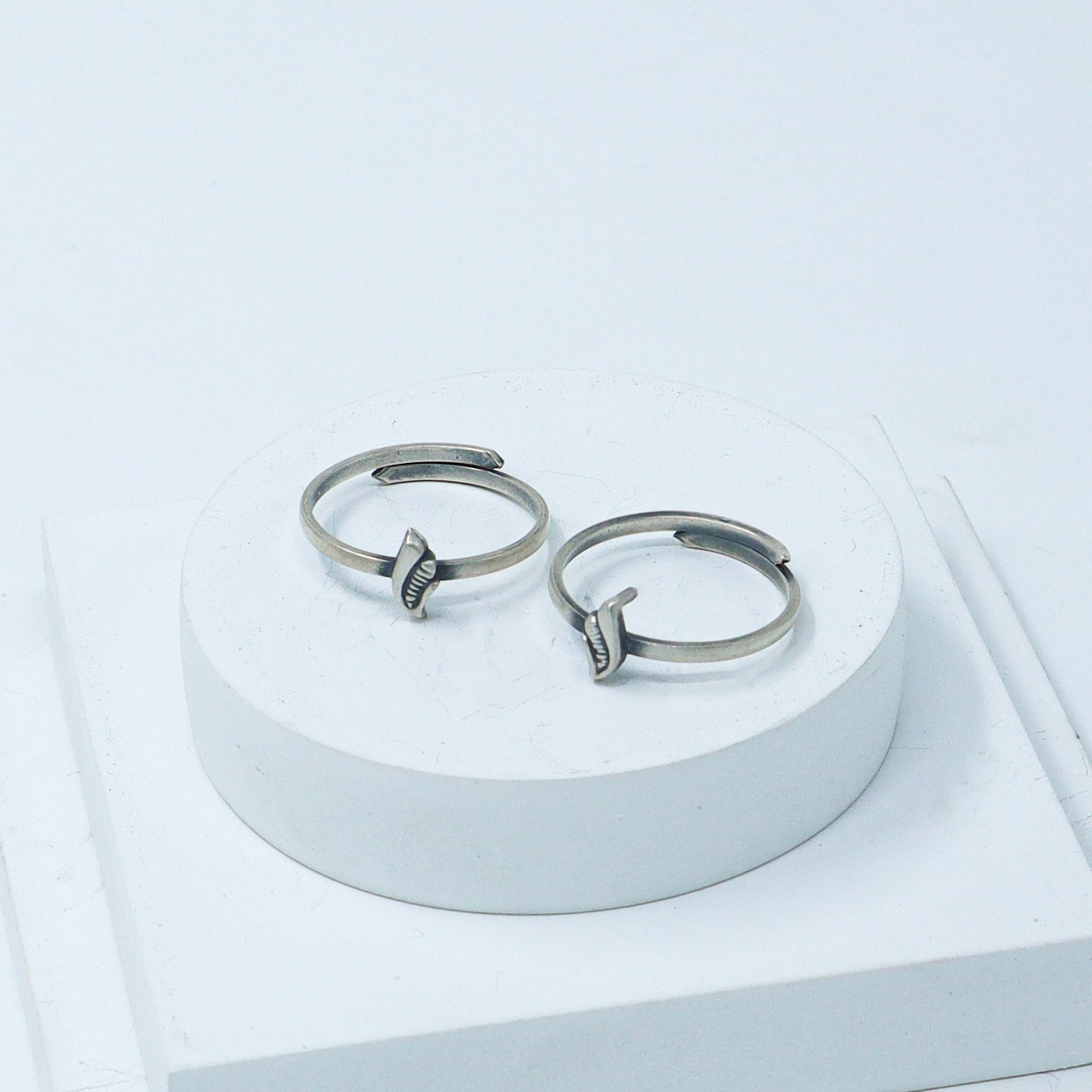 Tiny Silver Adjustable Toe ring (Feather)