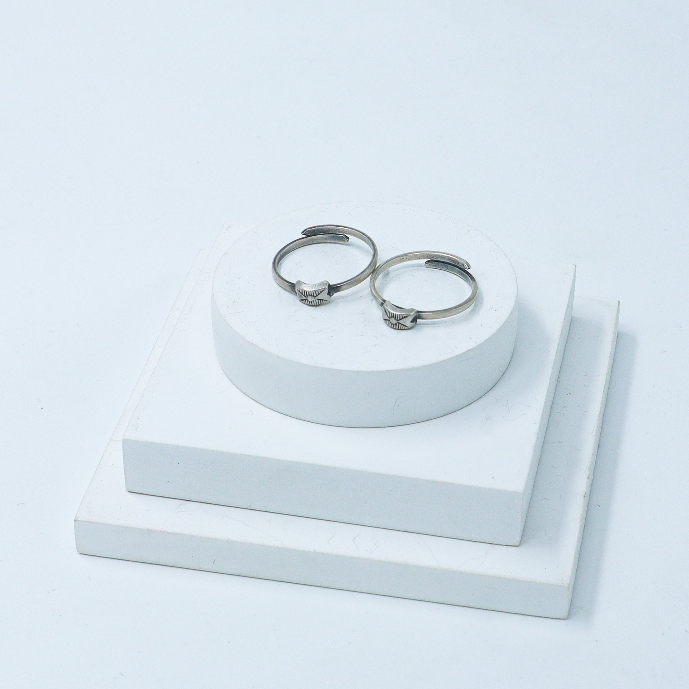 Silver Adjustable Toe ring (Rectangular nakshi)