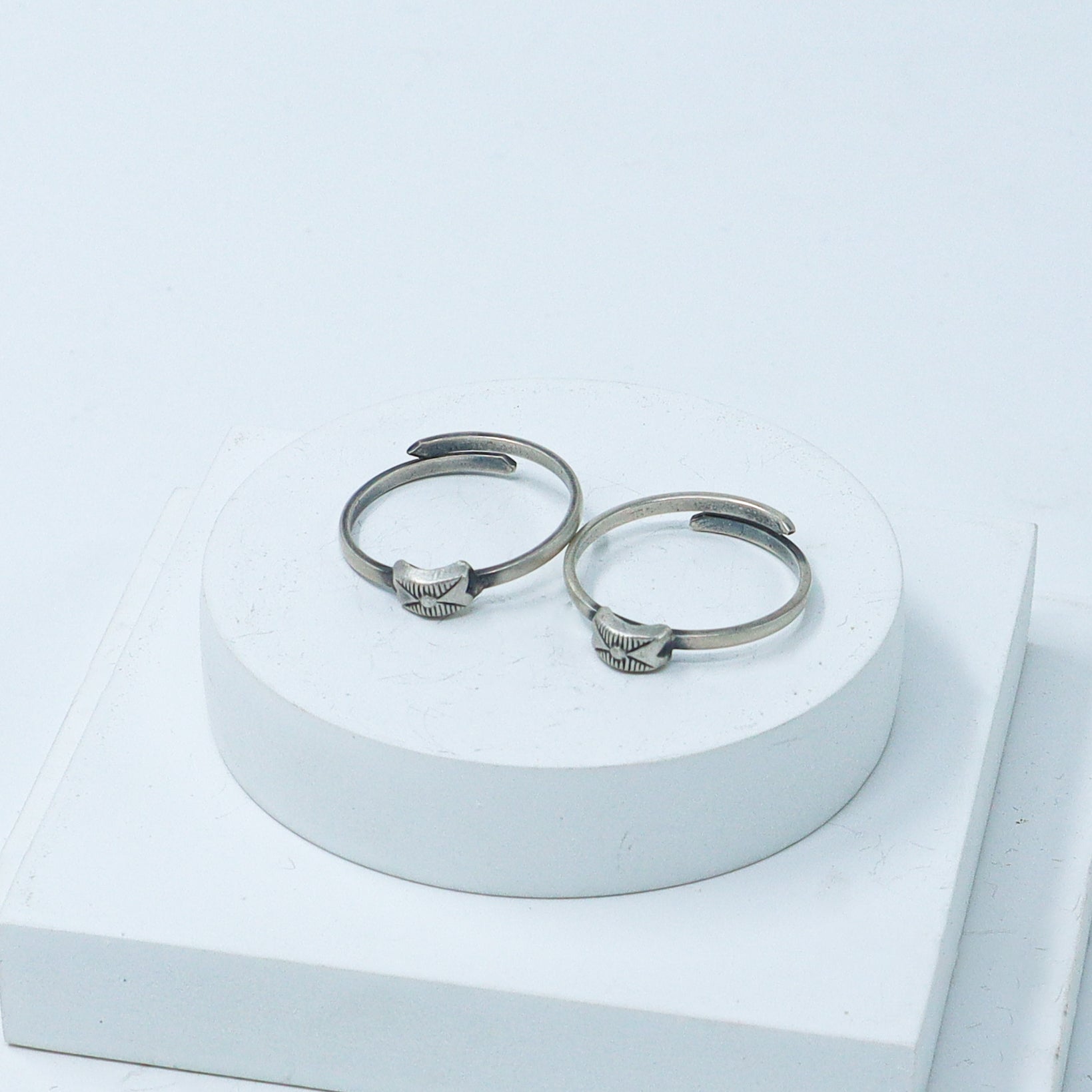 Silver Adjustable Toe ring (Rectangular nakshi)