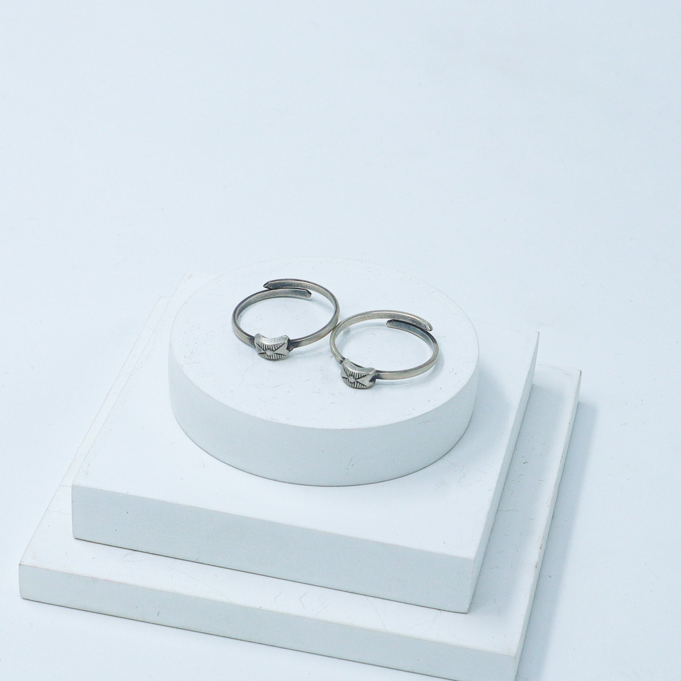 Silver Adjustable Toe ring (Rectangular nakshi)