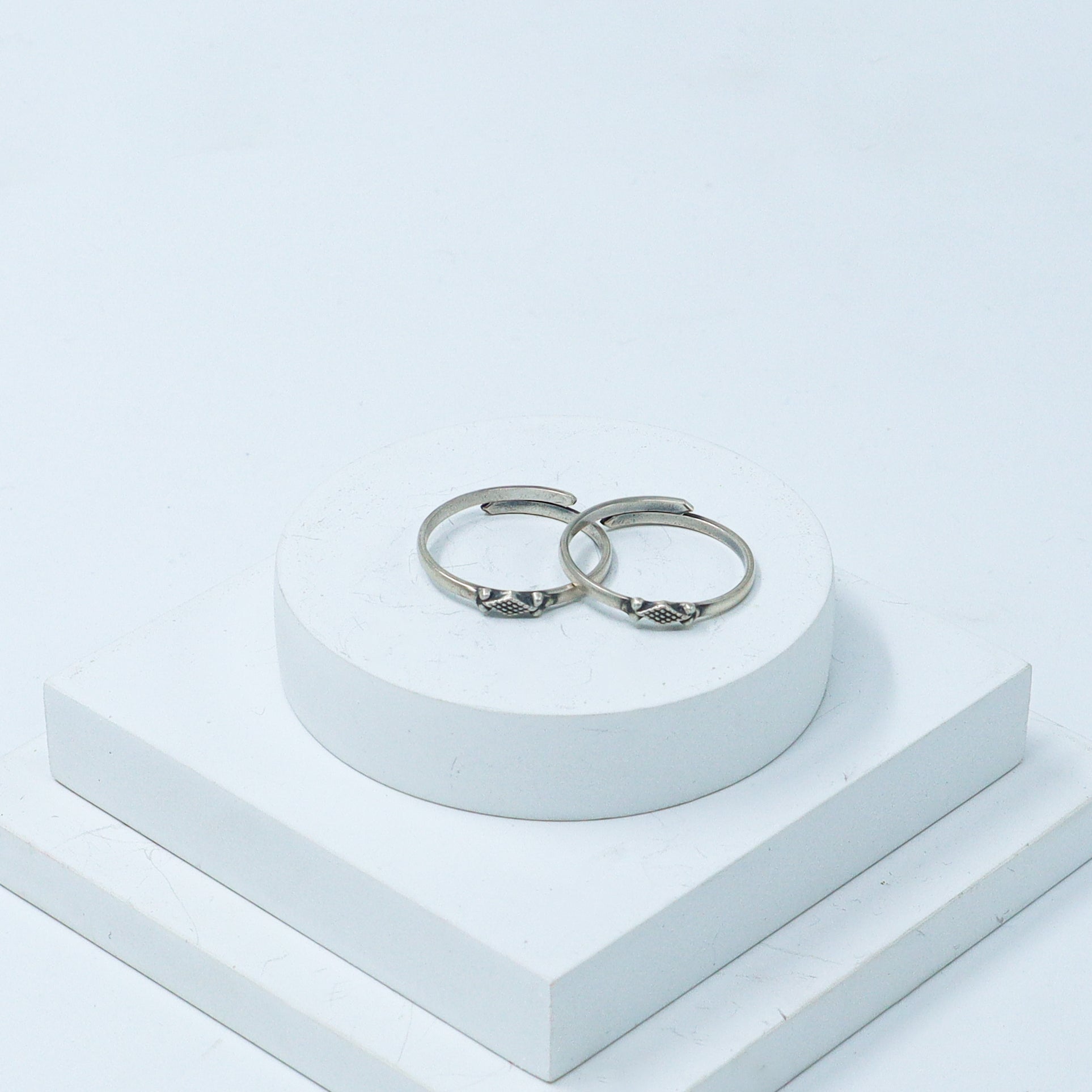 Tiny Silver Adjustable Toe ring (Dotted diamond nakshi)