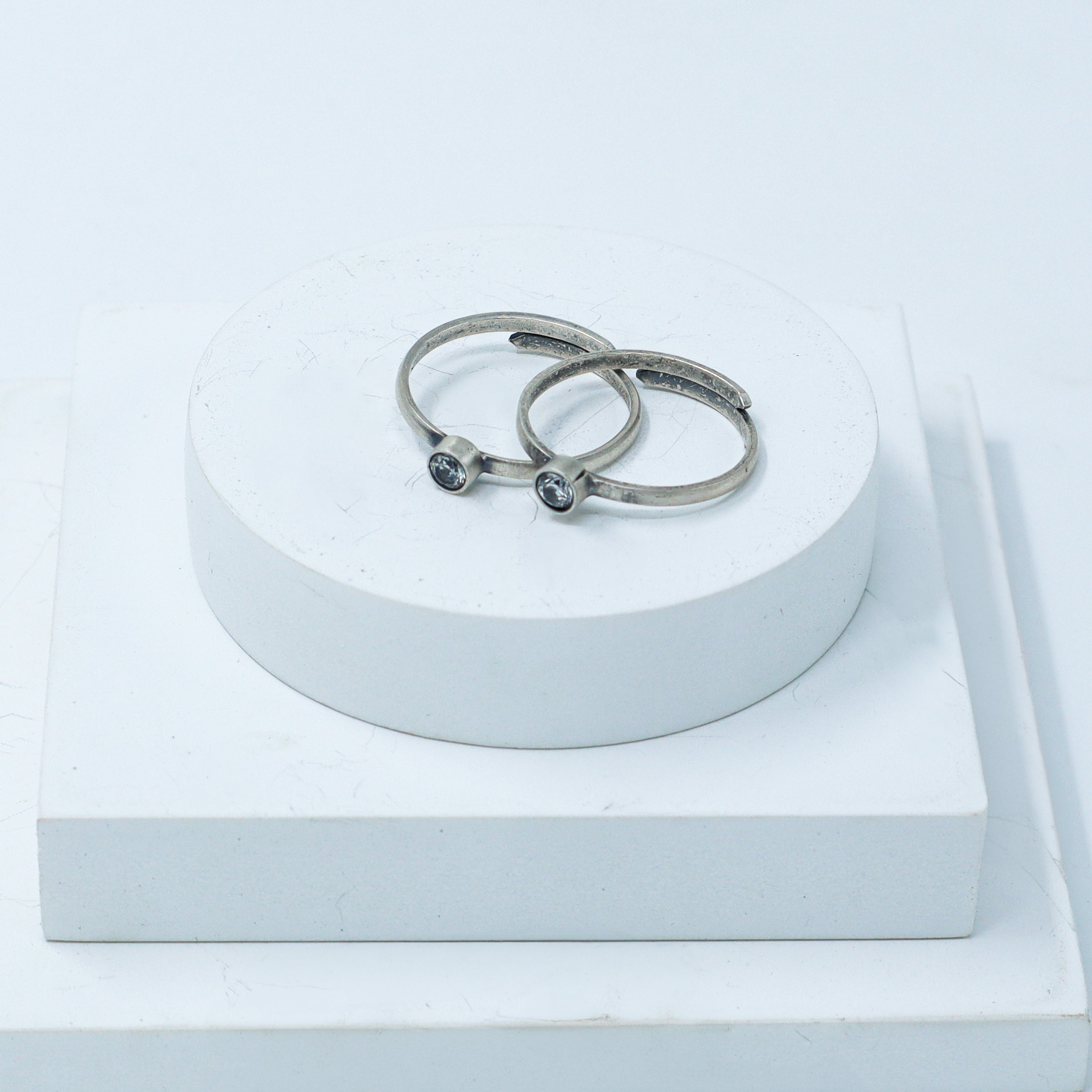 Tiny Silver Adjustable Toe ring (Round white stone)