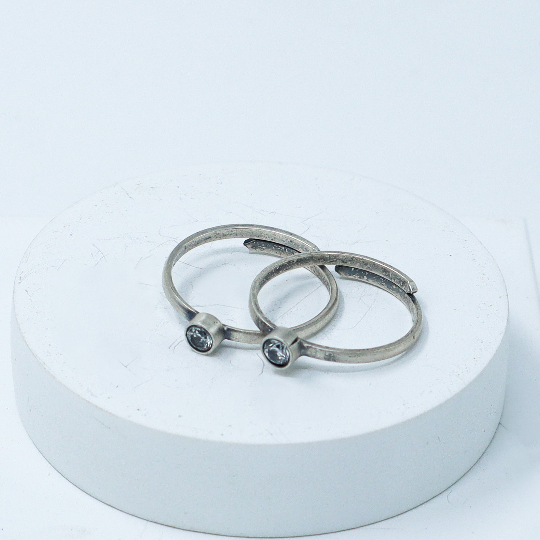 Tiny Silver Adjustable Toe ring (Round white stone)