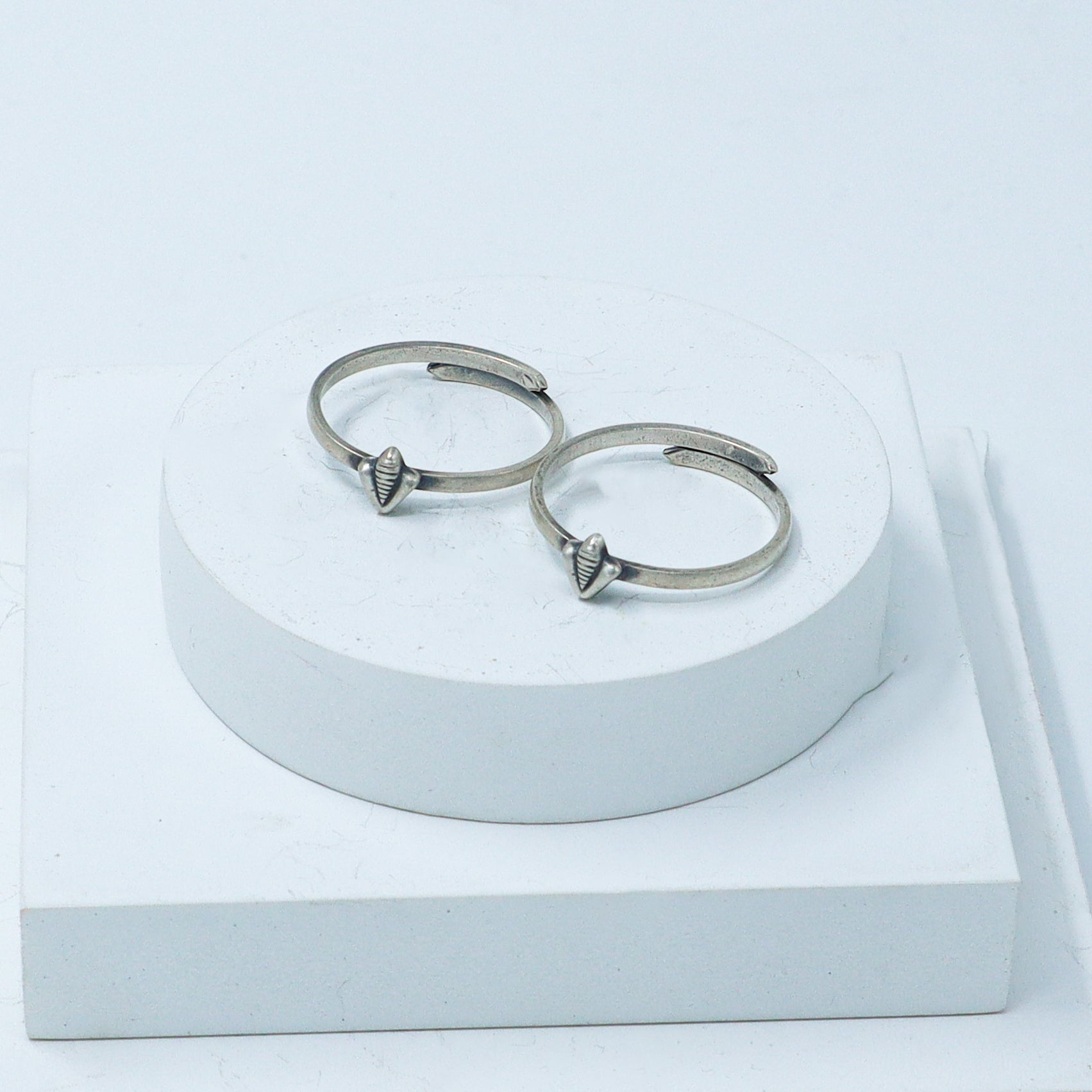 Tiny Silver Adjustable Toe ring (Bud)
