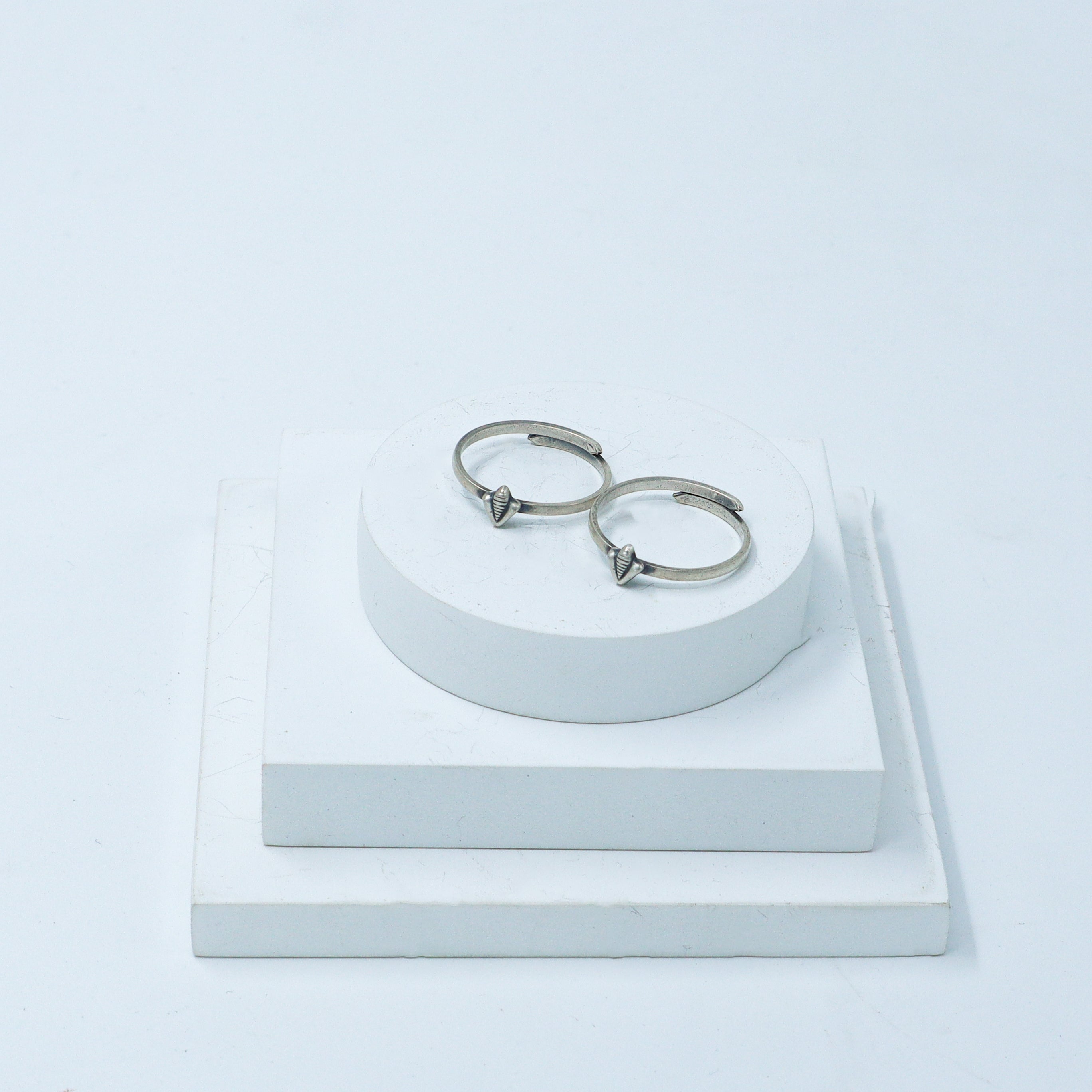 Tiny Silver Adjustable Toe ring (Bud)