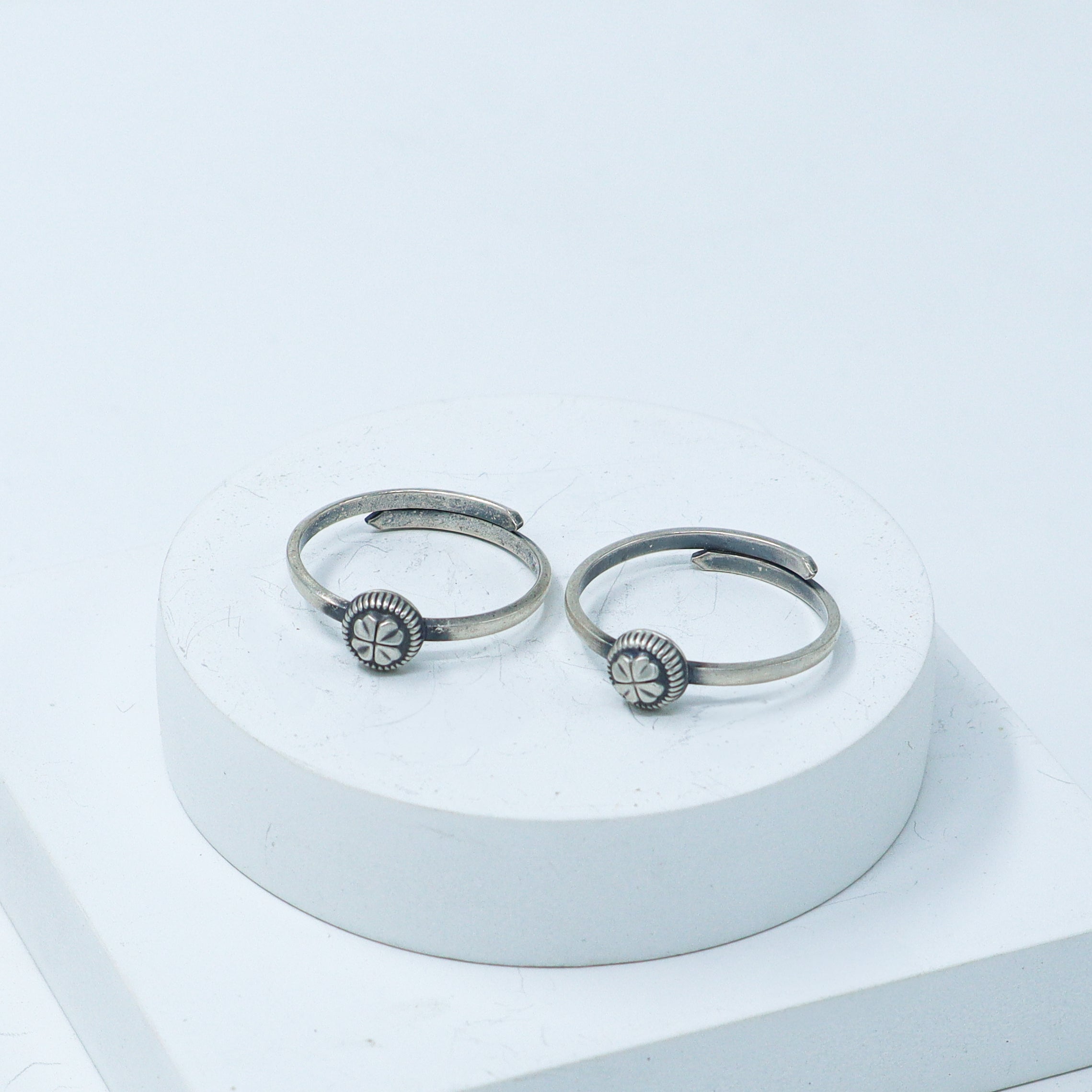 Silver Adjustable Toe ring (Floral)