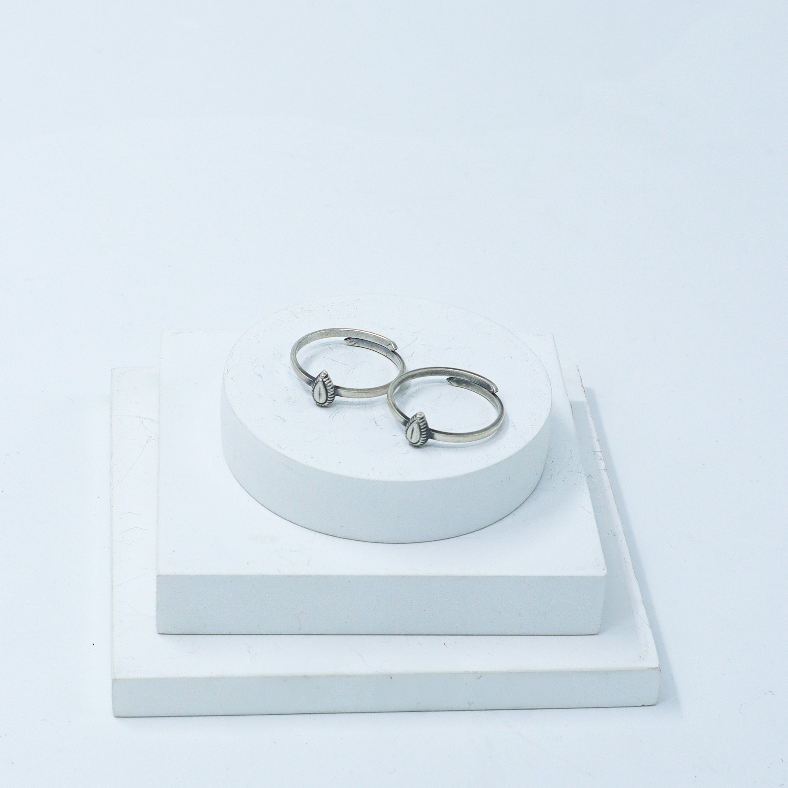Tiny Silver Adjustable Toe ring (Drop)