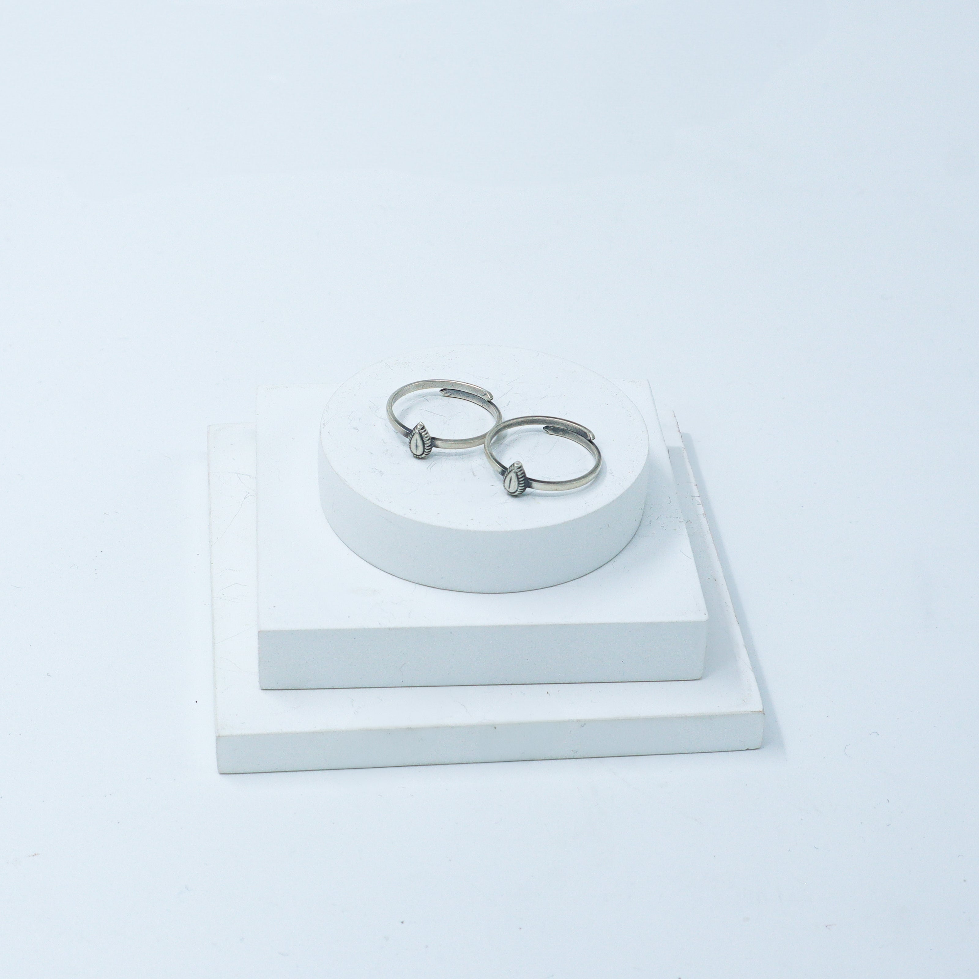 Tiny Silver Adjustable Toe ring (Drop)