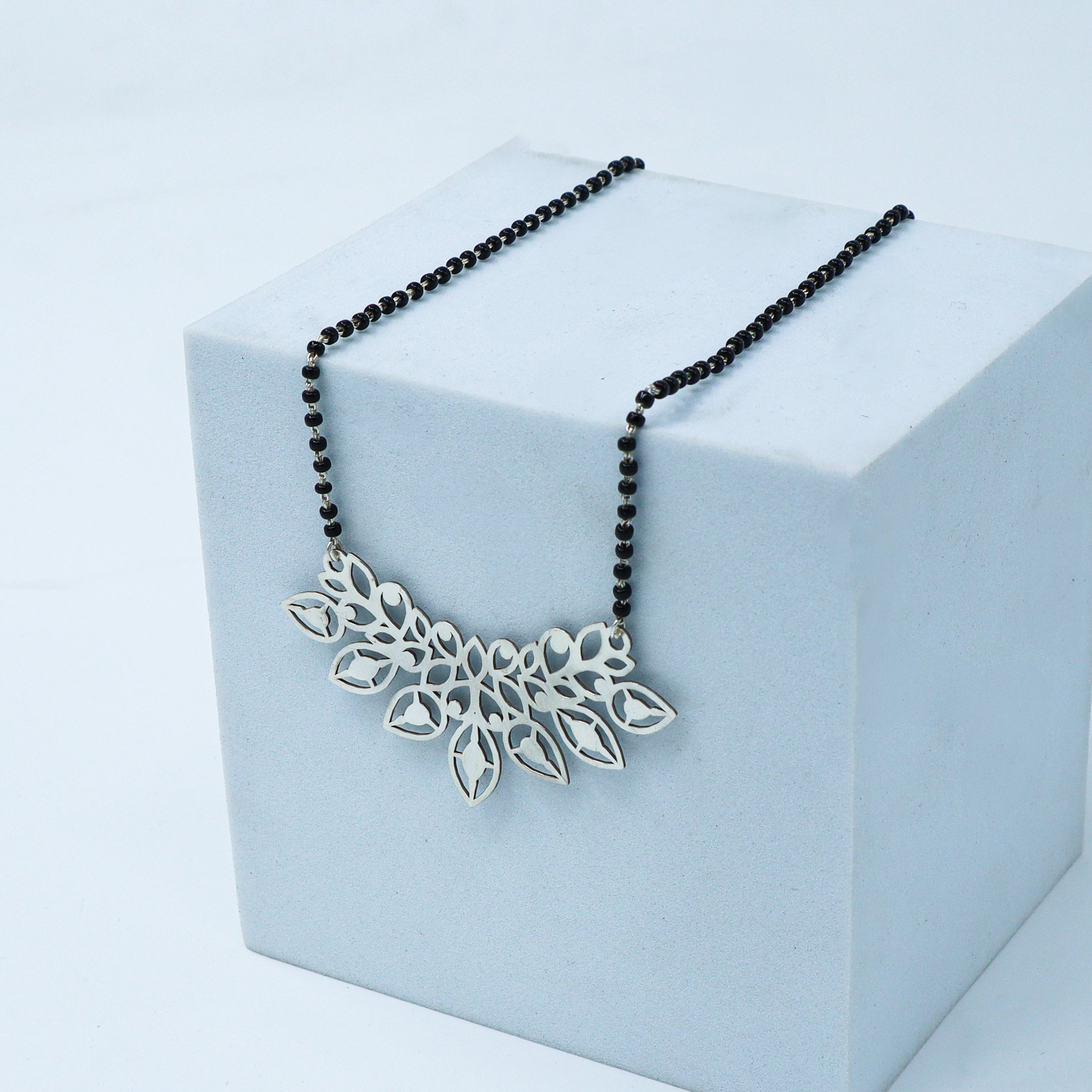 Silver Leafy Cluster Mangalsutra