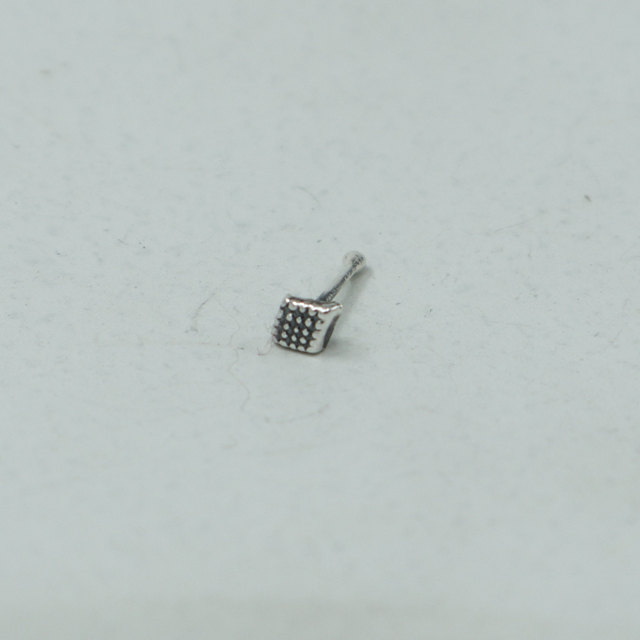 Silver Dotted Diamond Nose pin