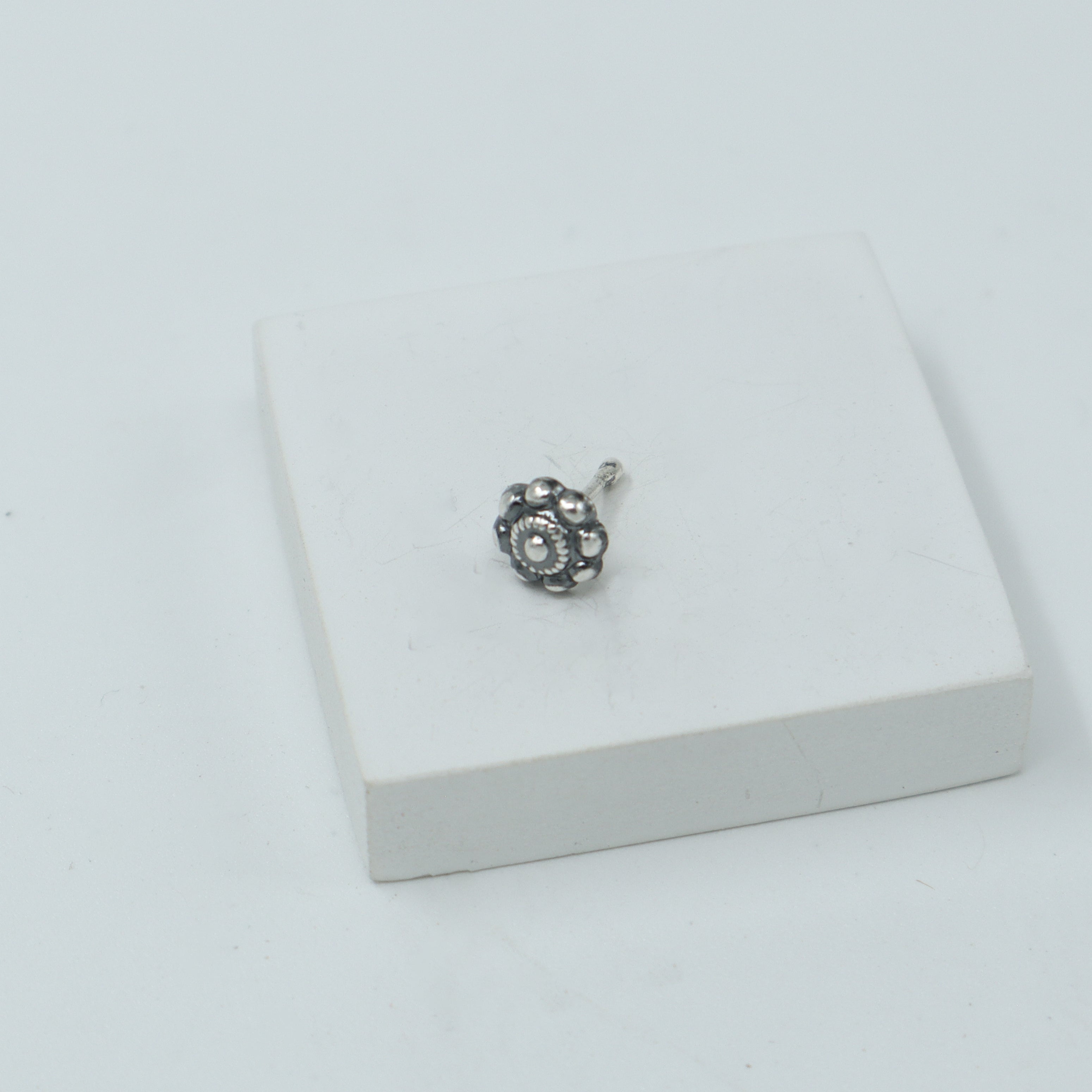 Silver Tiny Flower Nose pin