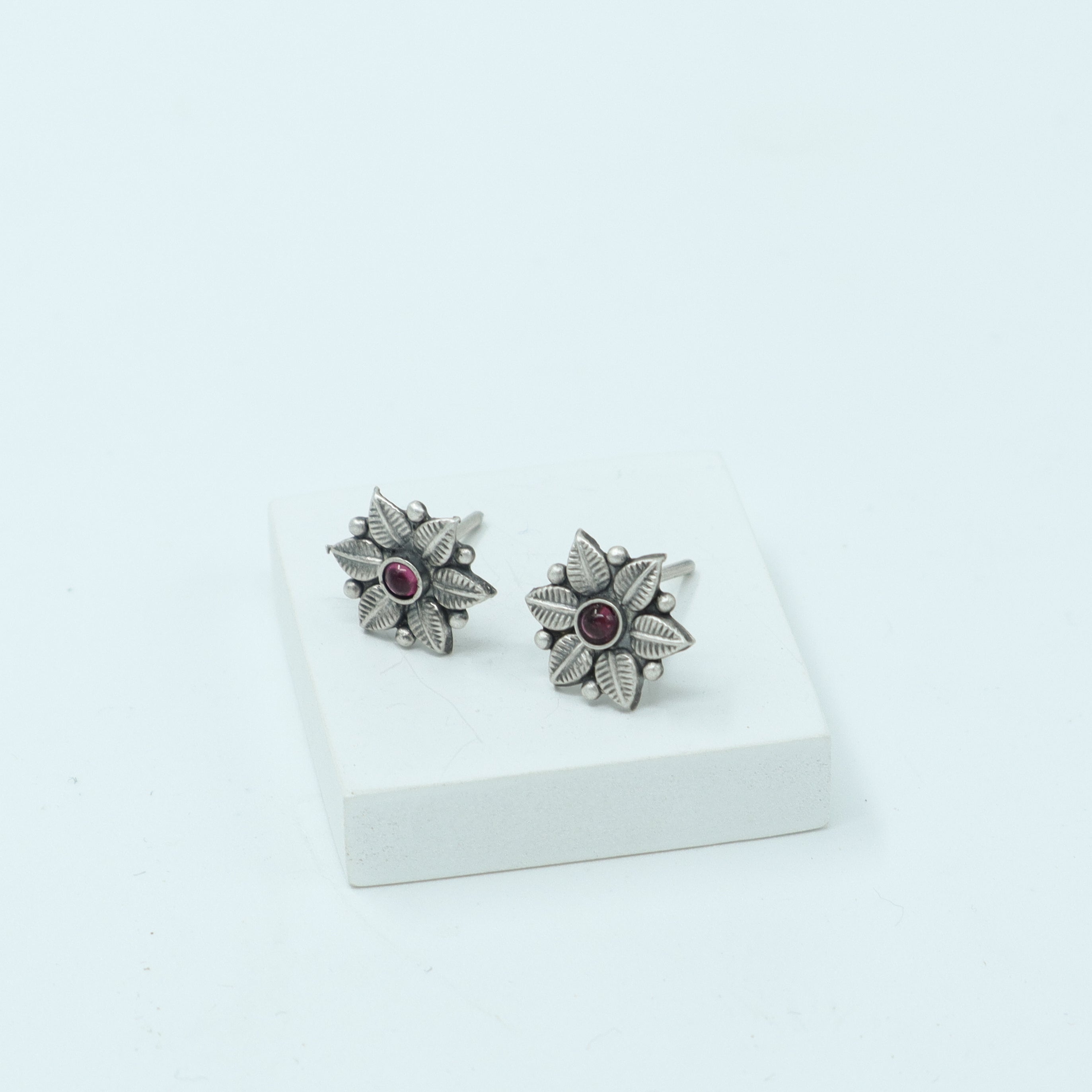Silver Leafy Flower Stud (6 Petaled Flower)