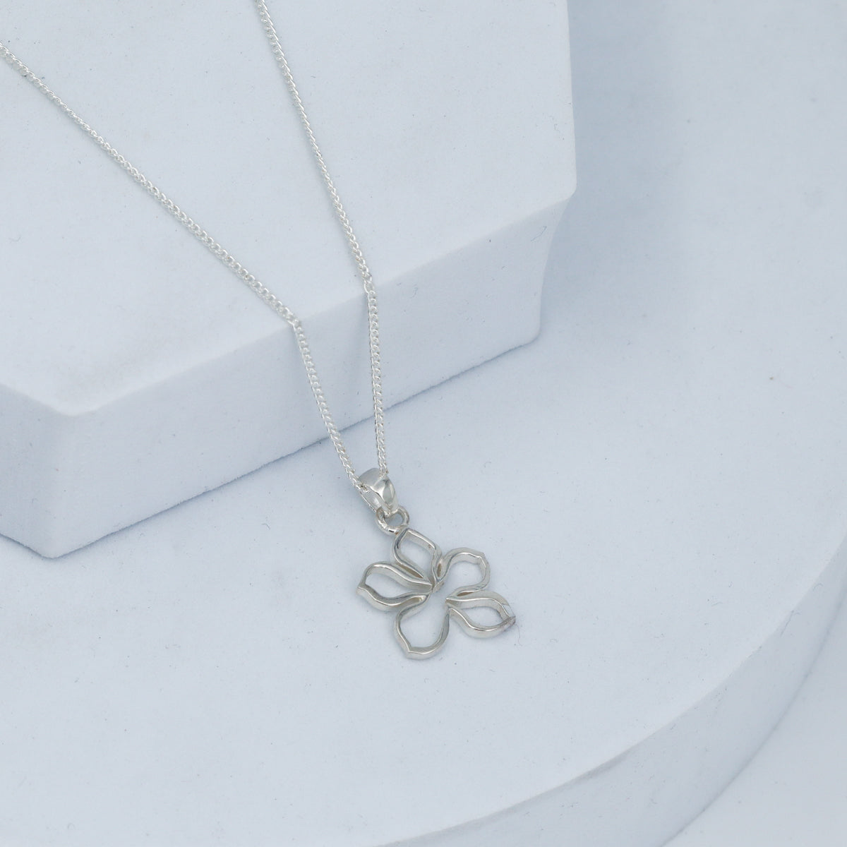 style periwinkle silver necklace with modern look