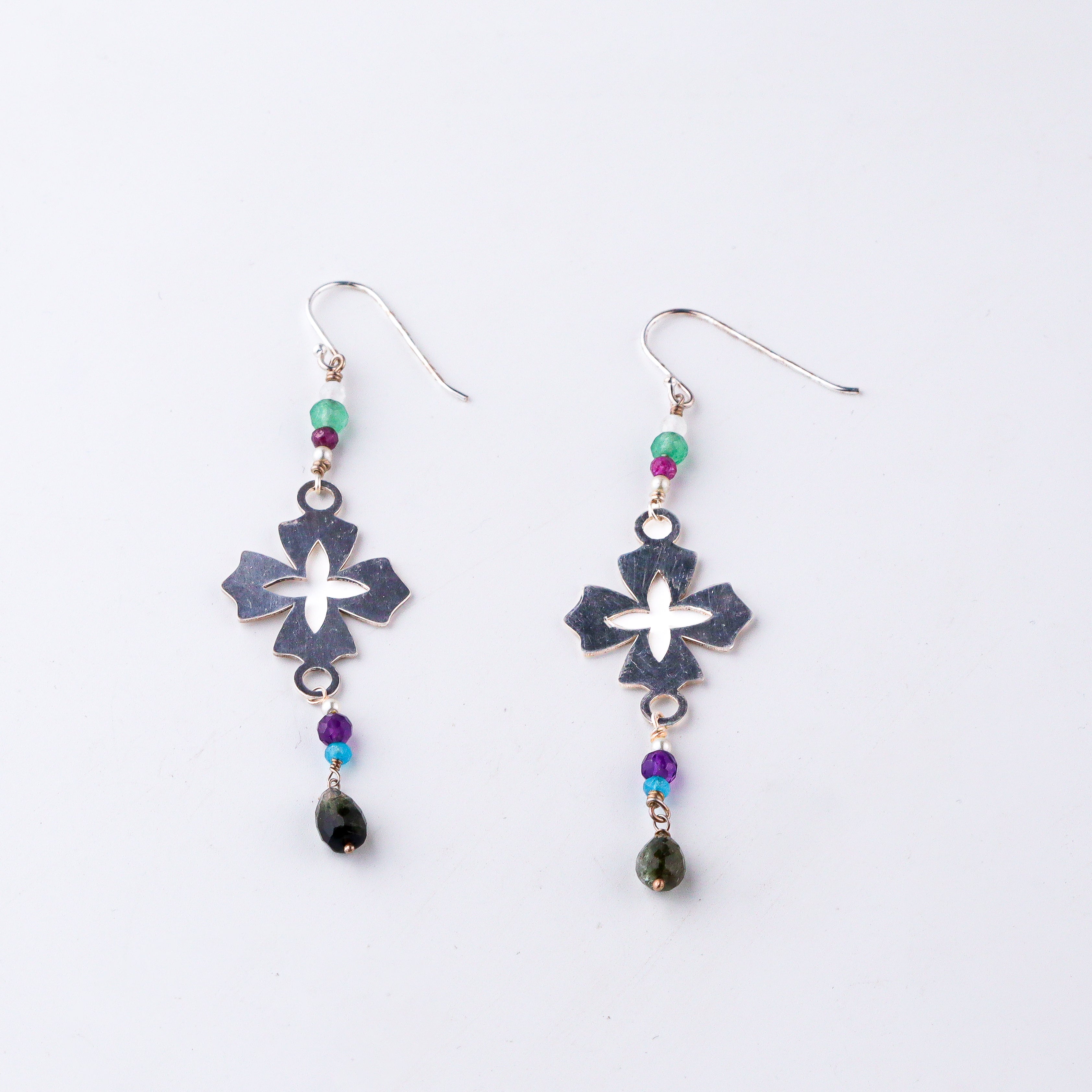 Silver Filigree Dangler Earring with Multicolor Stones