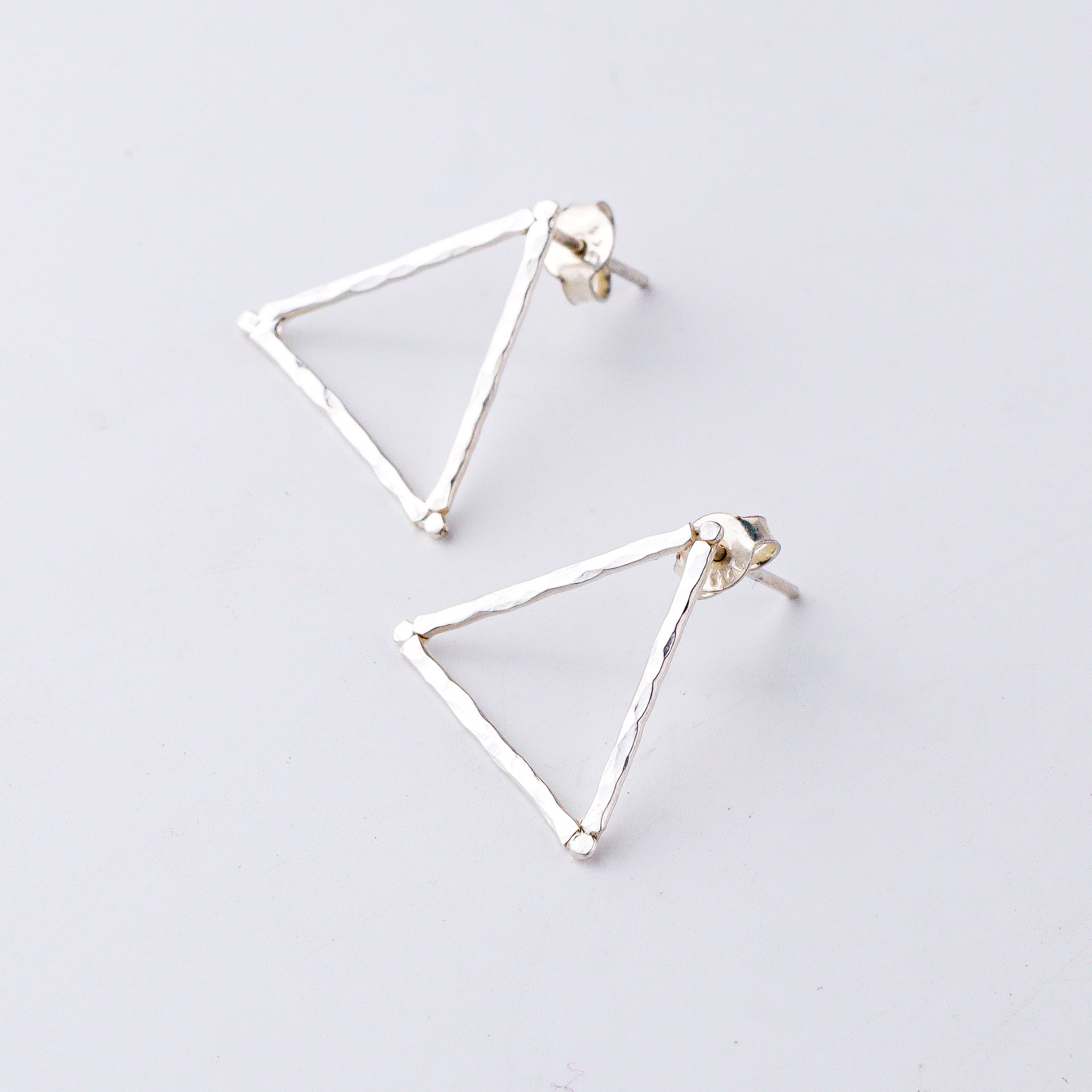 style hammered silver triangle earrings for office outfit