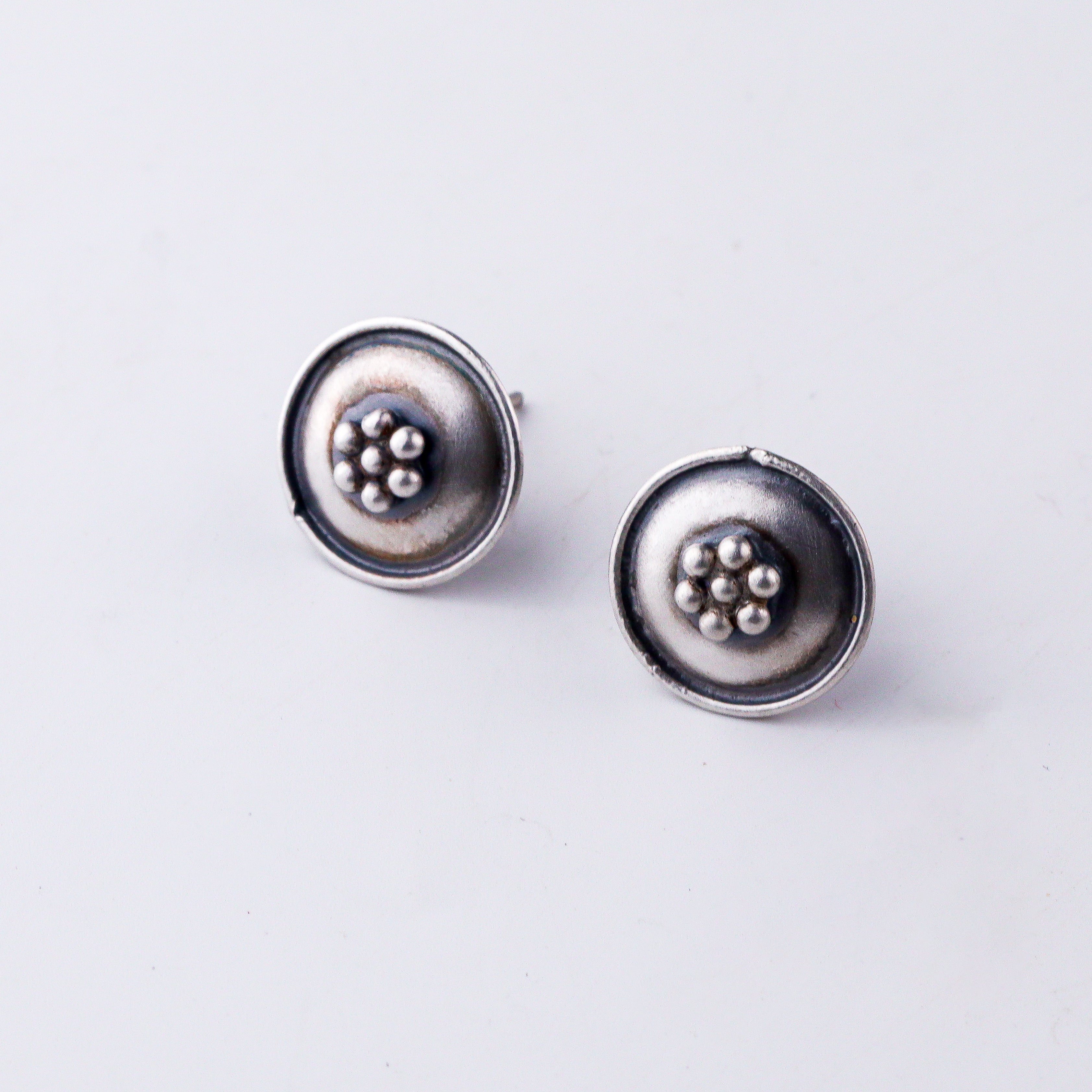 style kudi silver earrings with navvari saree