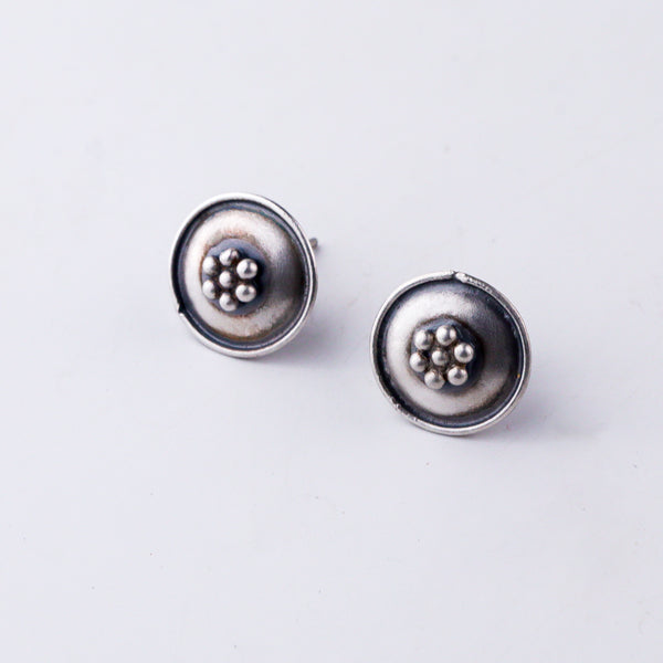 style kudi silver earrings with navvari saree