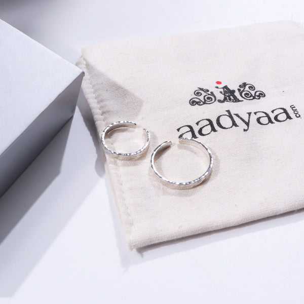 Hammered silver couple rings on fabric pouch