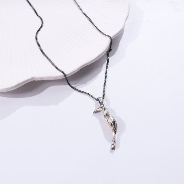 Silver Hornbill pendant with curved bird design
