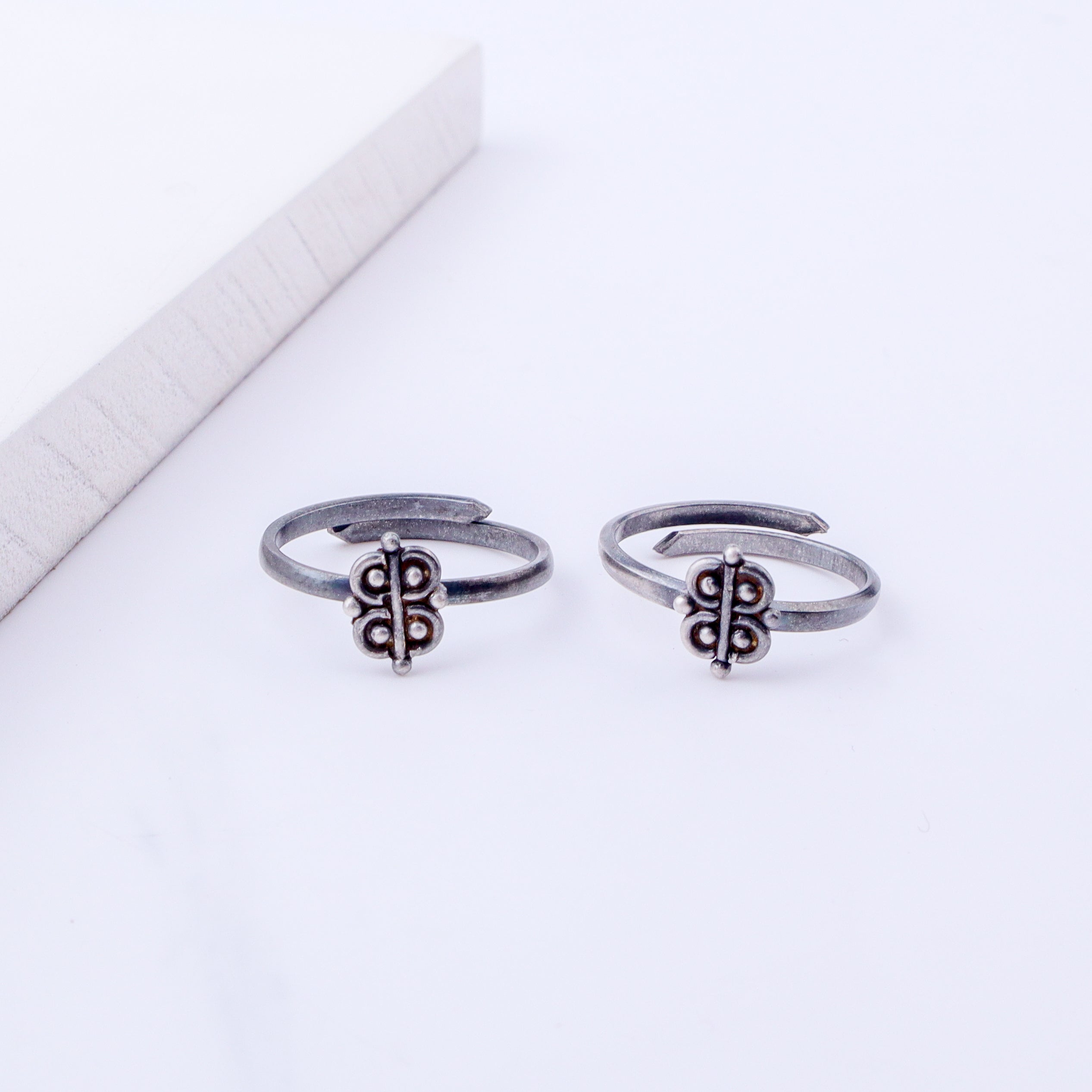 Tiny Silver Adjustable Geometric Toe Ring
