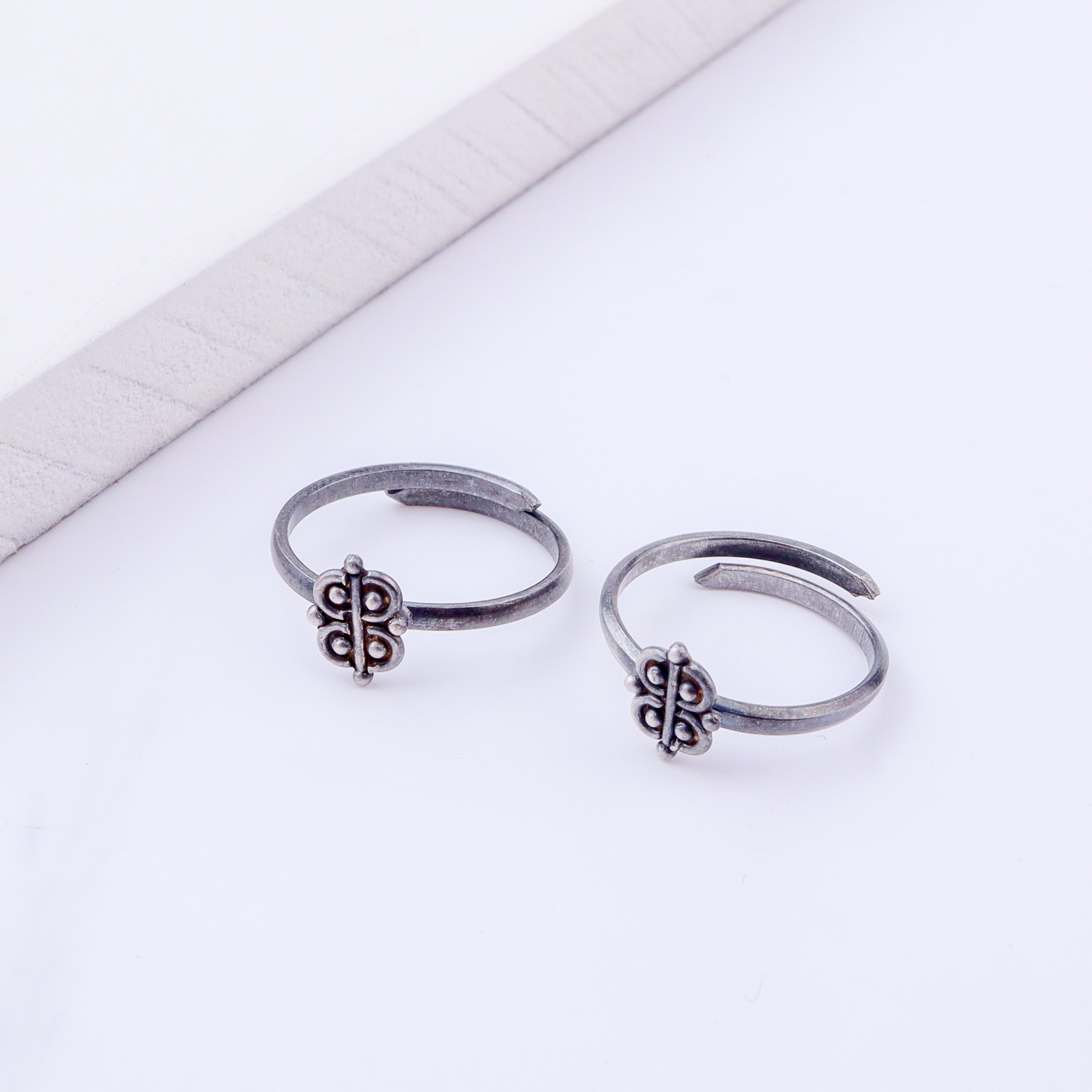 Tiny Silver Adjustable Geometric Toe Ring