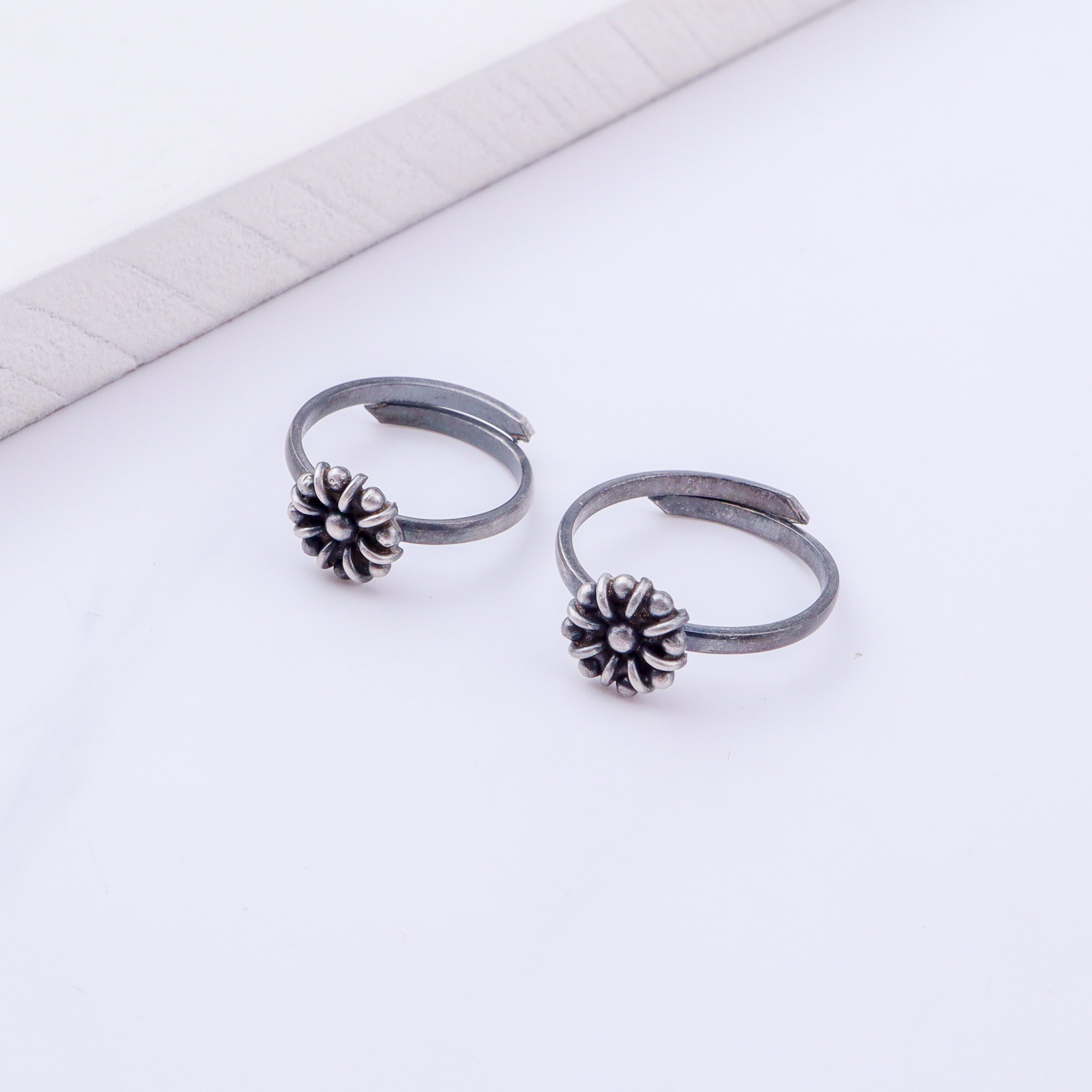 Silver flower toe ring styled with ethnic outfit