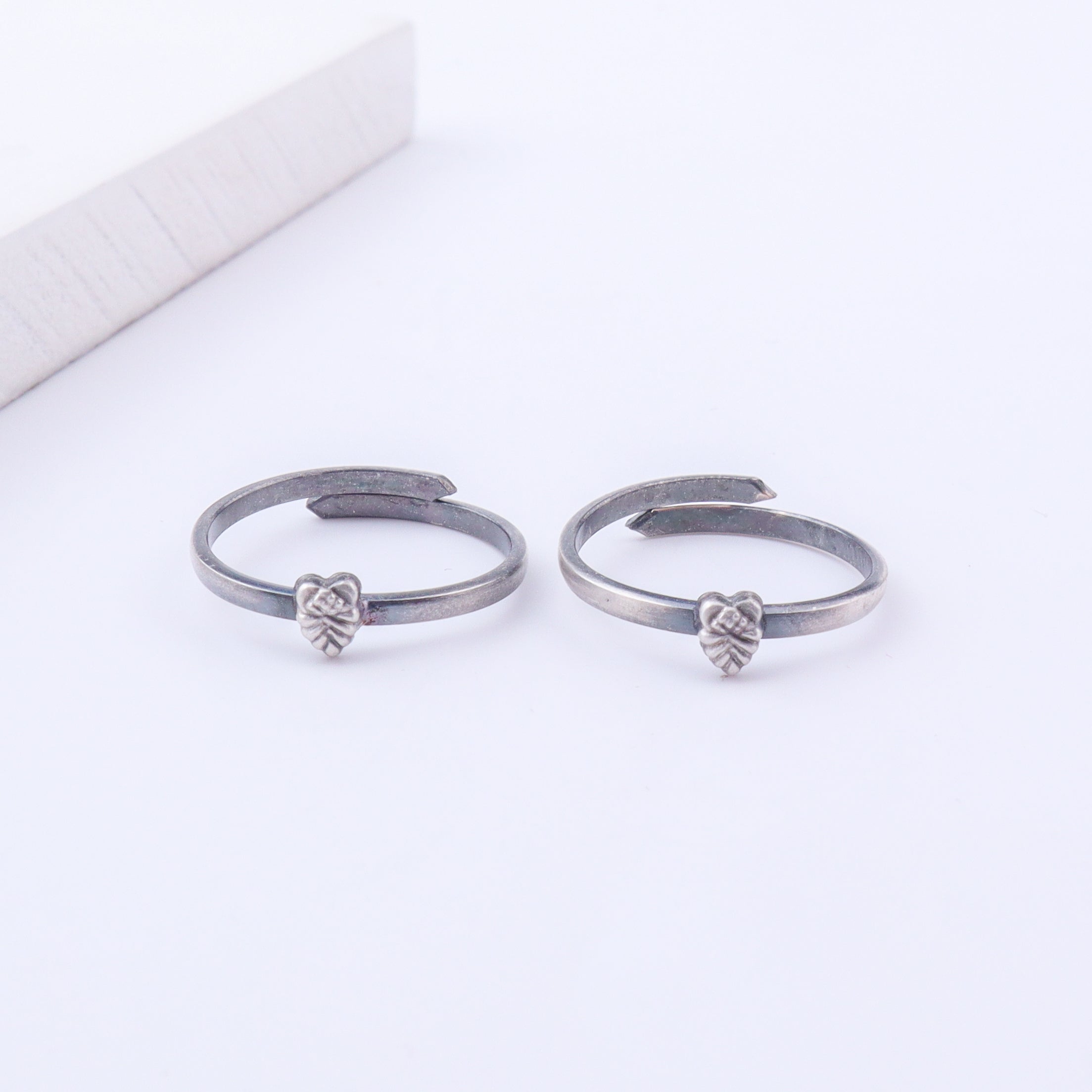 Tiny Silver Adjustable Textured Leaf Toe Ring