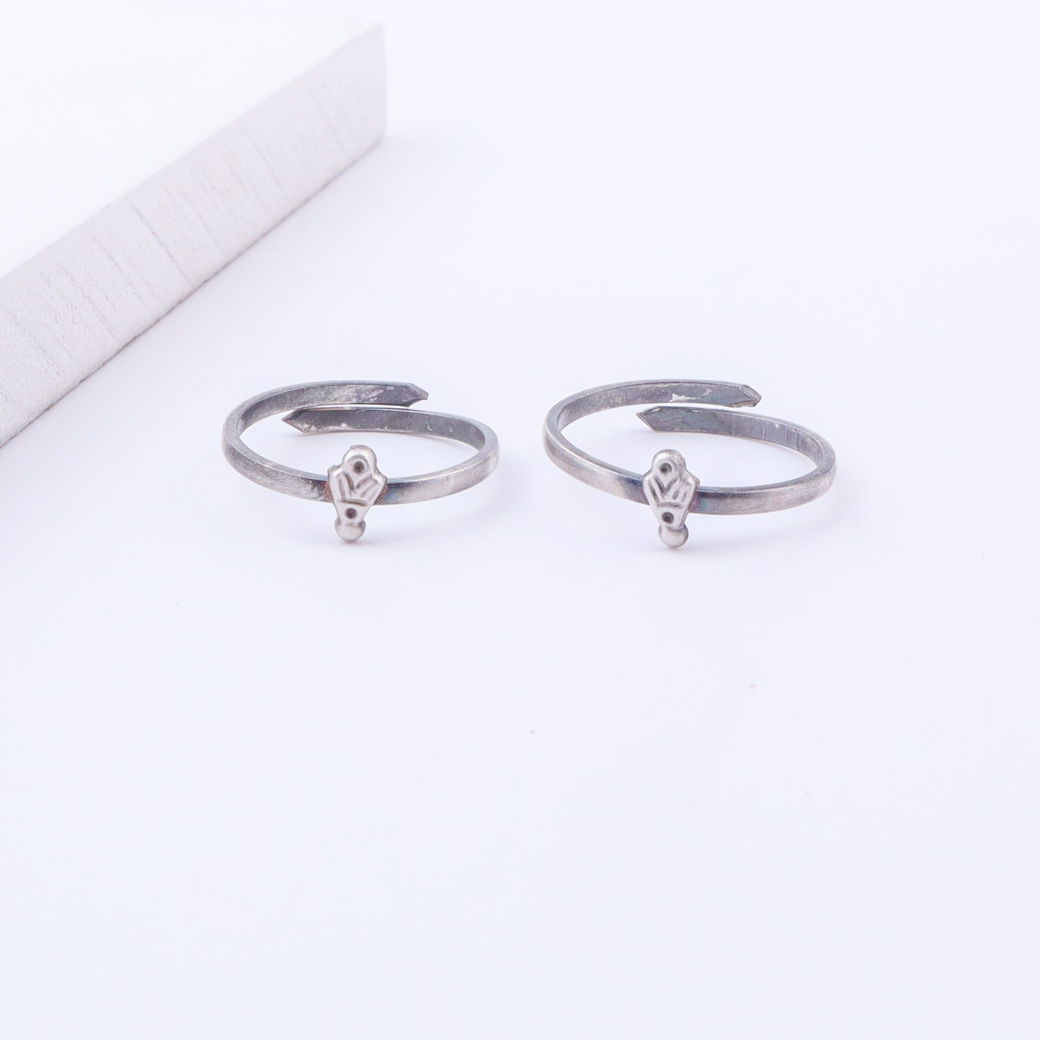 Tiny Silver Adjustable Leaf Toe Ring