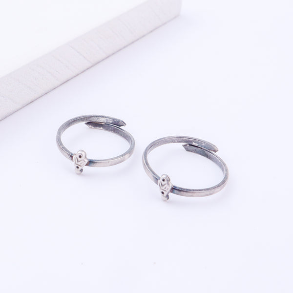 Tiny Silver Adjustable Leaf Toe Ring