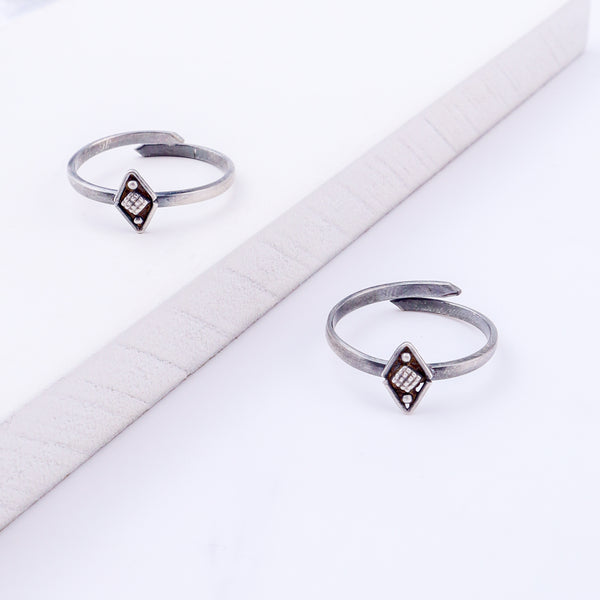 Angled view of tiny silver textured diamond adjustable toe ring