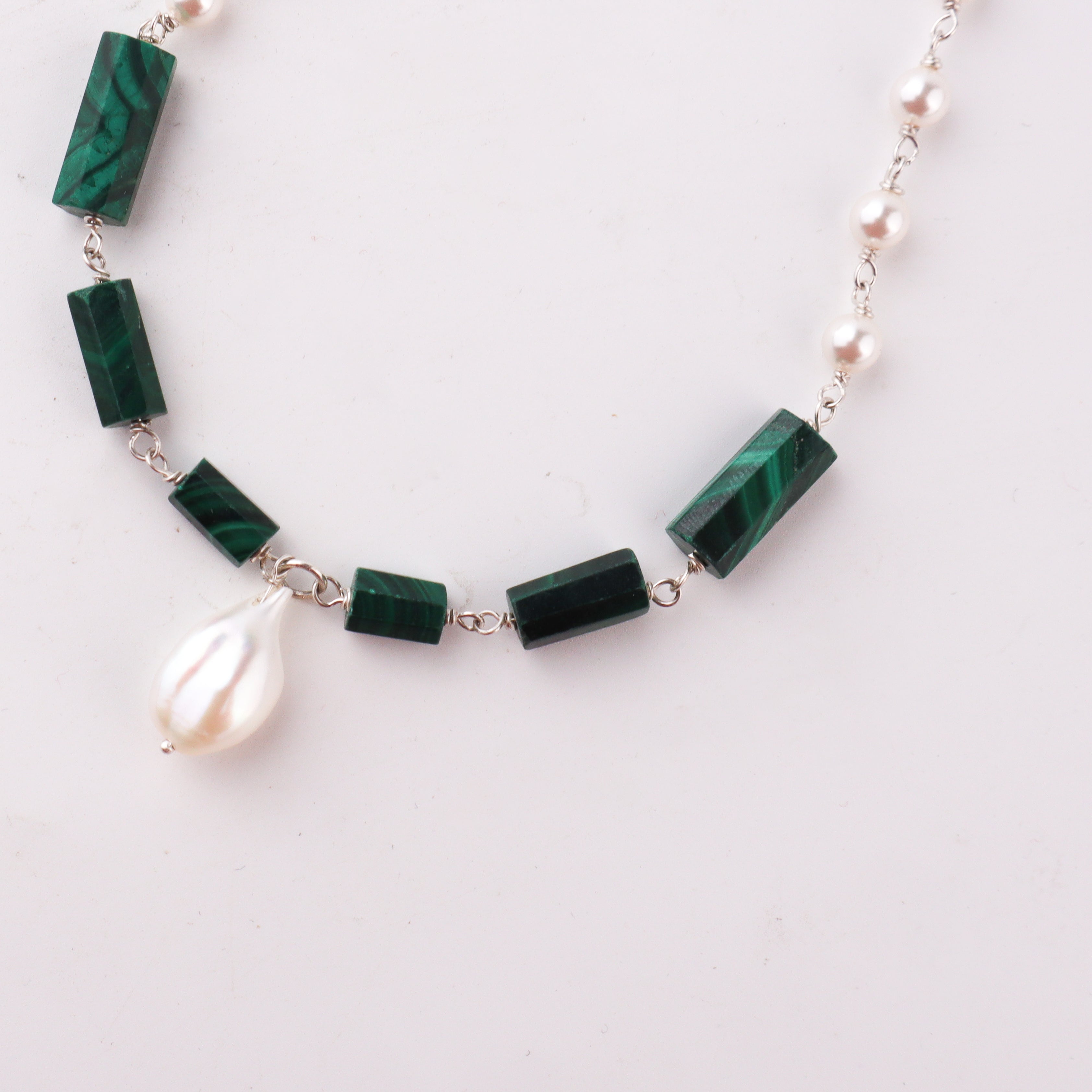 Handcrafted silver pearl ganthan necklace with malachite polished finish